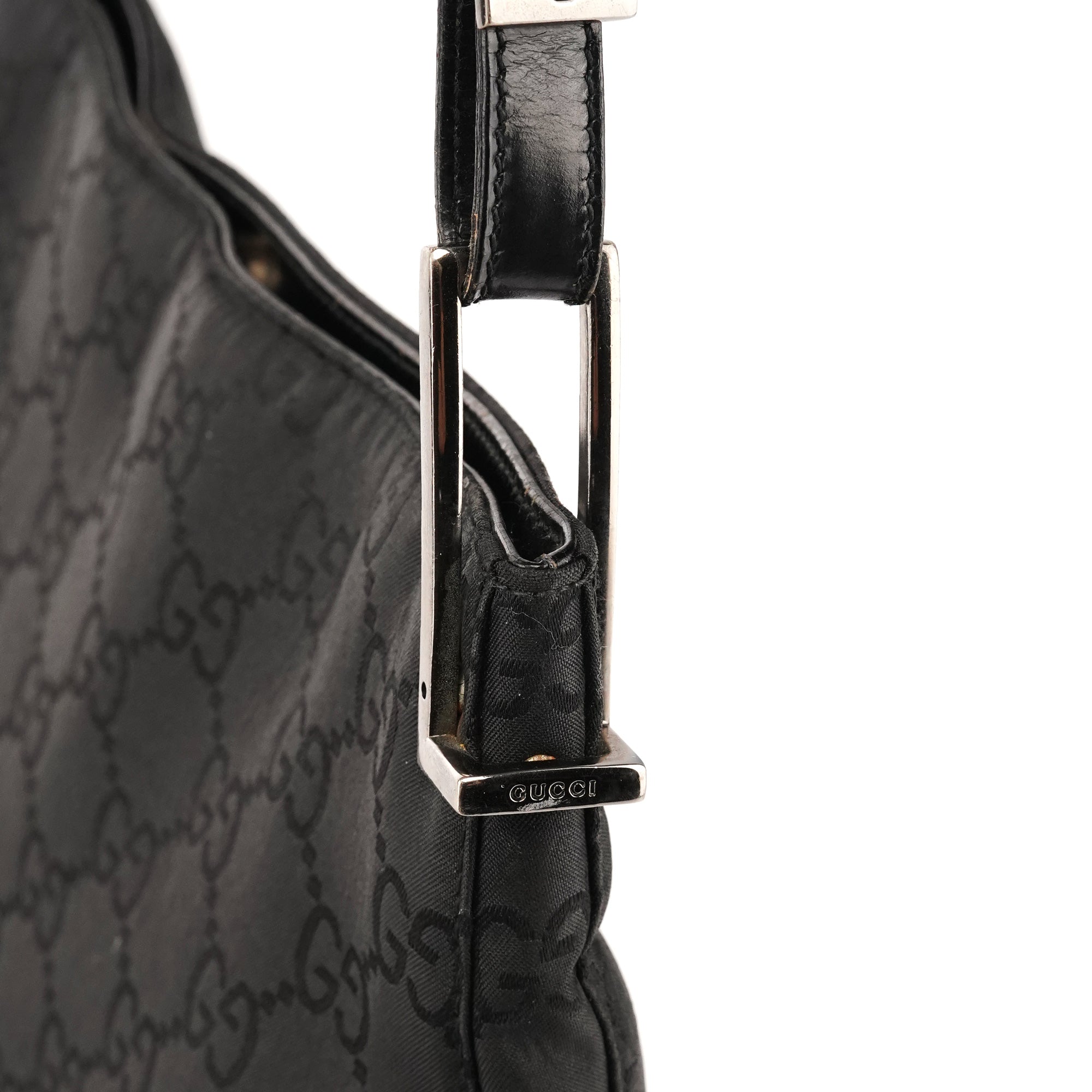 Gucci 001 3166 skuldertaske i sort GG nylon
