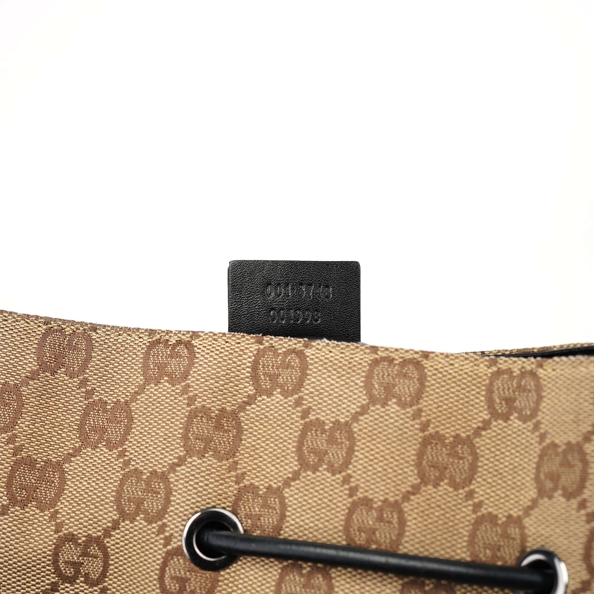 Gucci 001 3748 Sac porté épaule à lien coulissant en toile GG beige