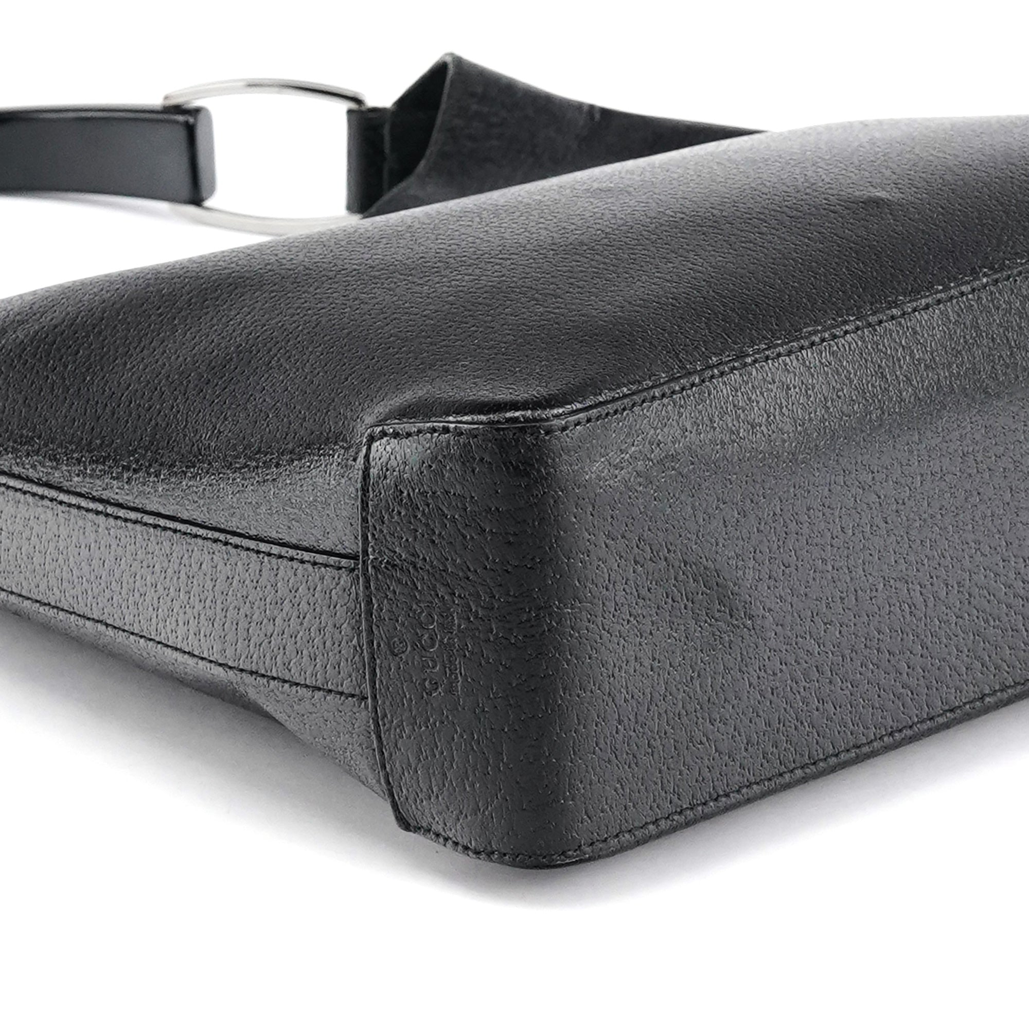Gucci 001 3752 Black Pebbled Leather Plastic Handle Bag