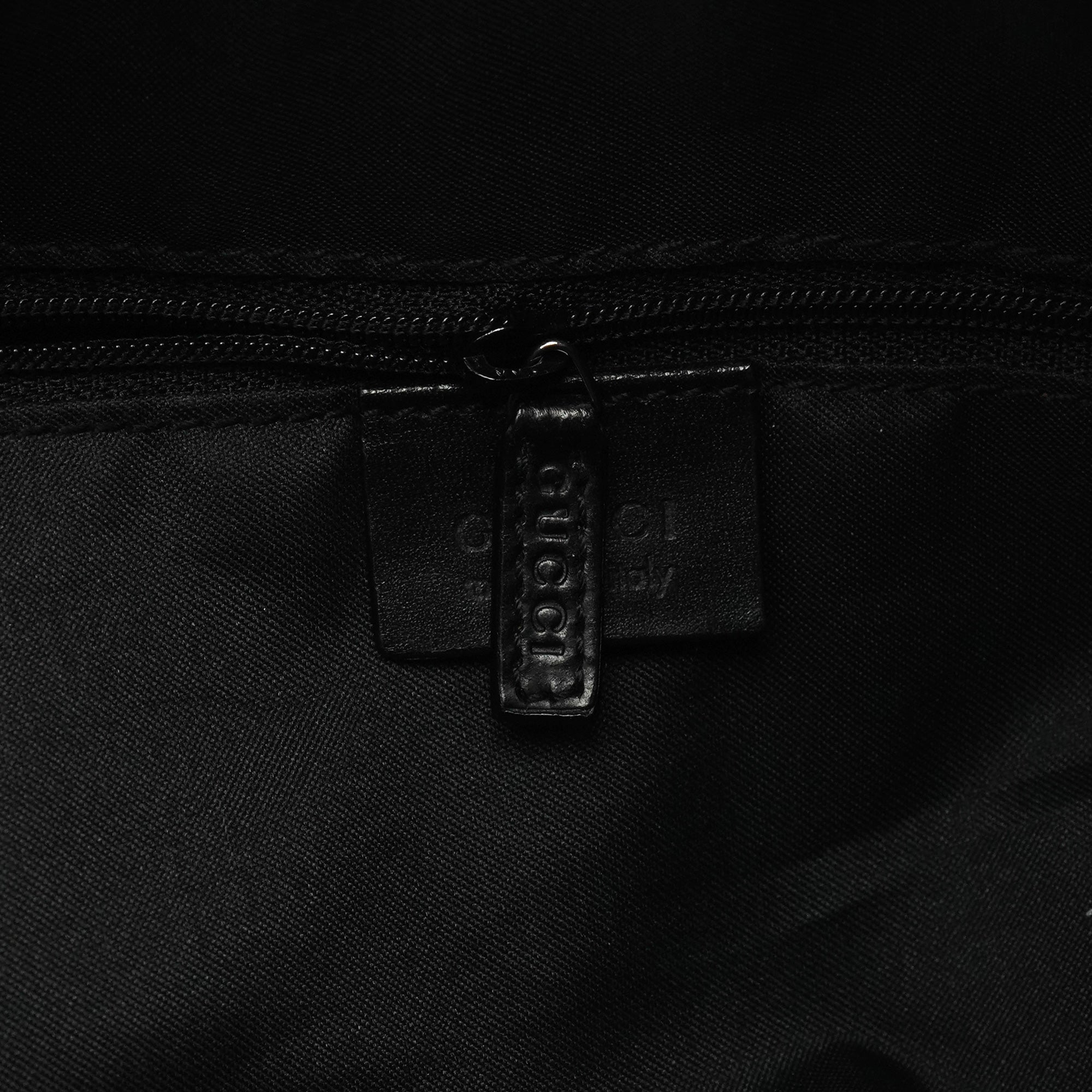 Gucci 001 3766 skuldertaske i sort GG nylon