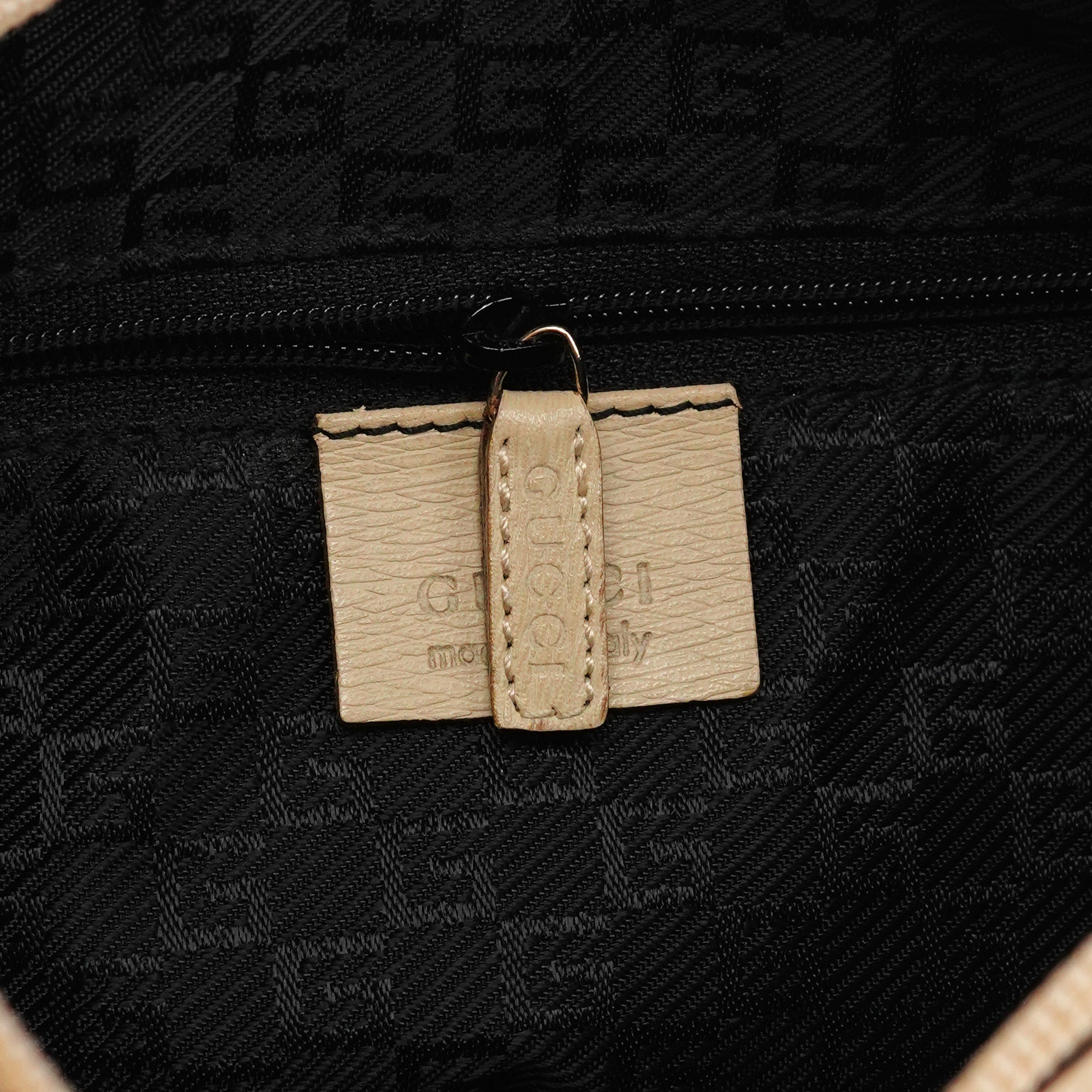 Gucci 001 4204 Ivory Leather One-Shoulder Bag