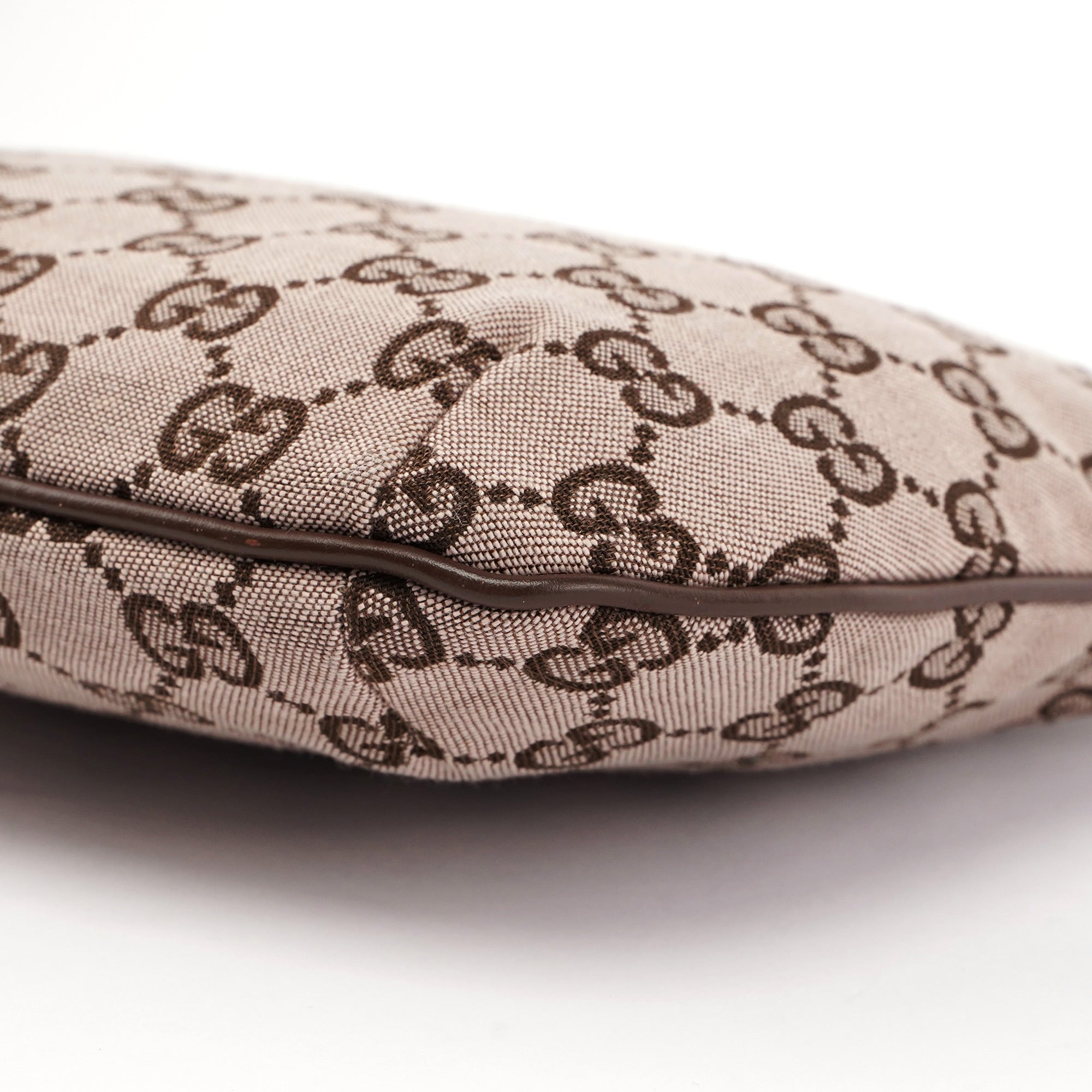 Gucci 005 0813 Sac porté épaule en toile GG beige et marron