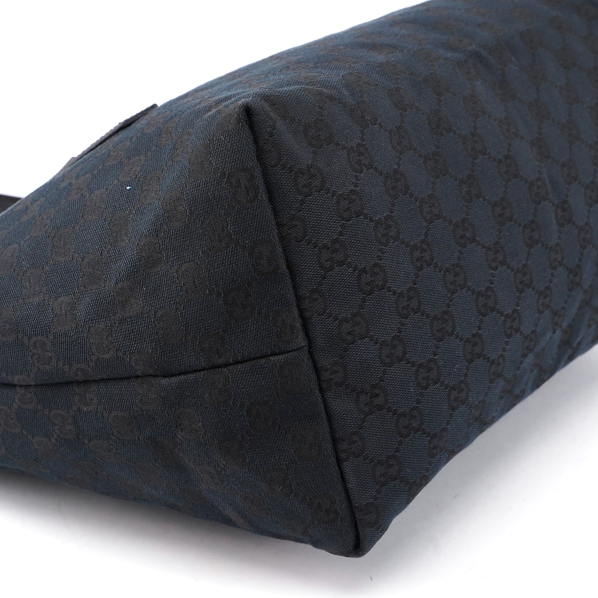 Gucci 019 0498 Sac cabas à lien coulissant en toile GG noire