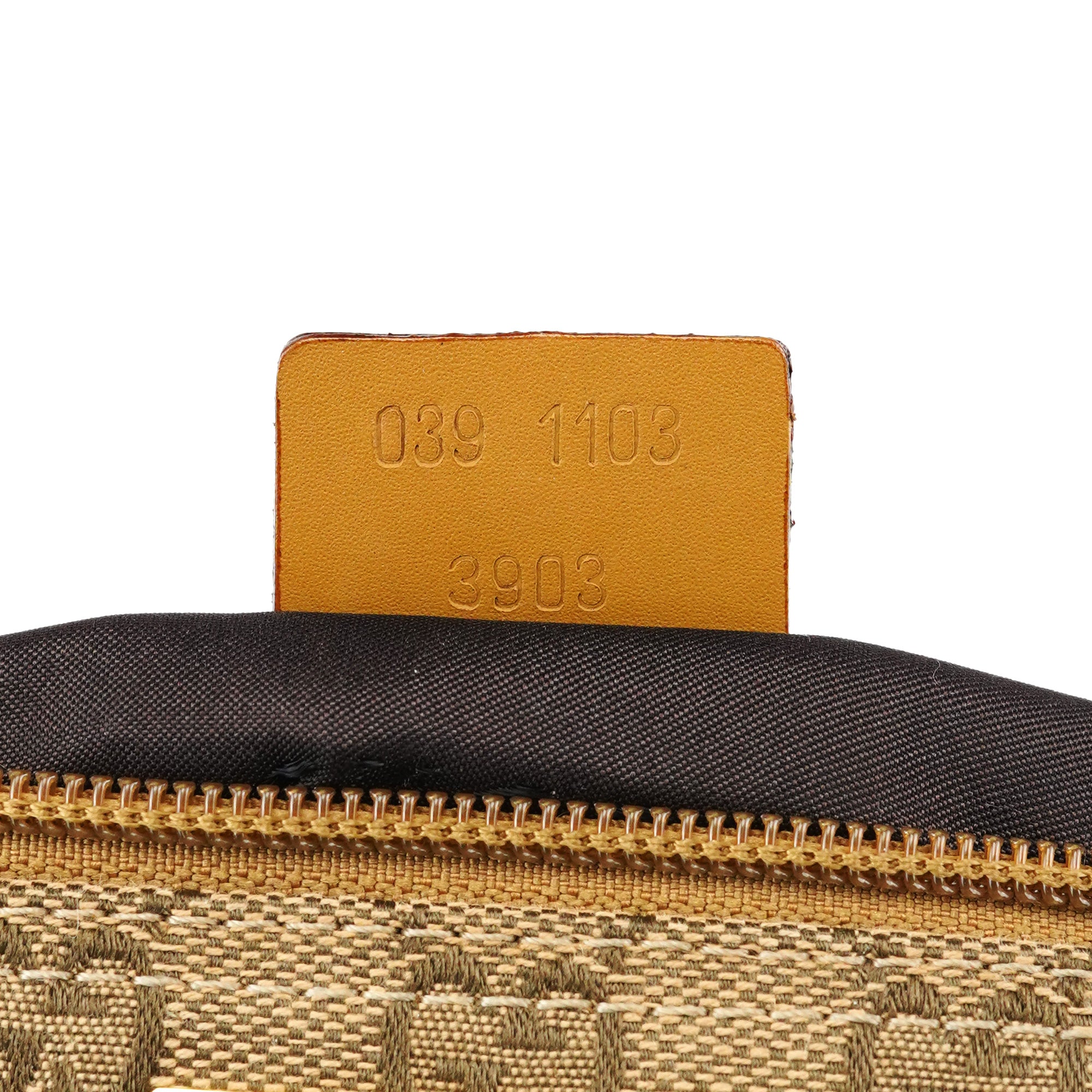 Gucci 039 1103 Beige GG Boat Pochette