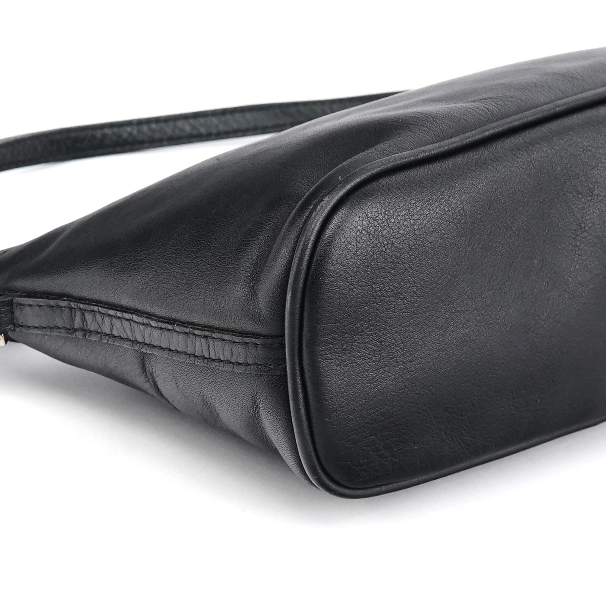 Gucci 039 1103 Black Leather Pochette