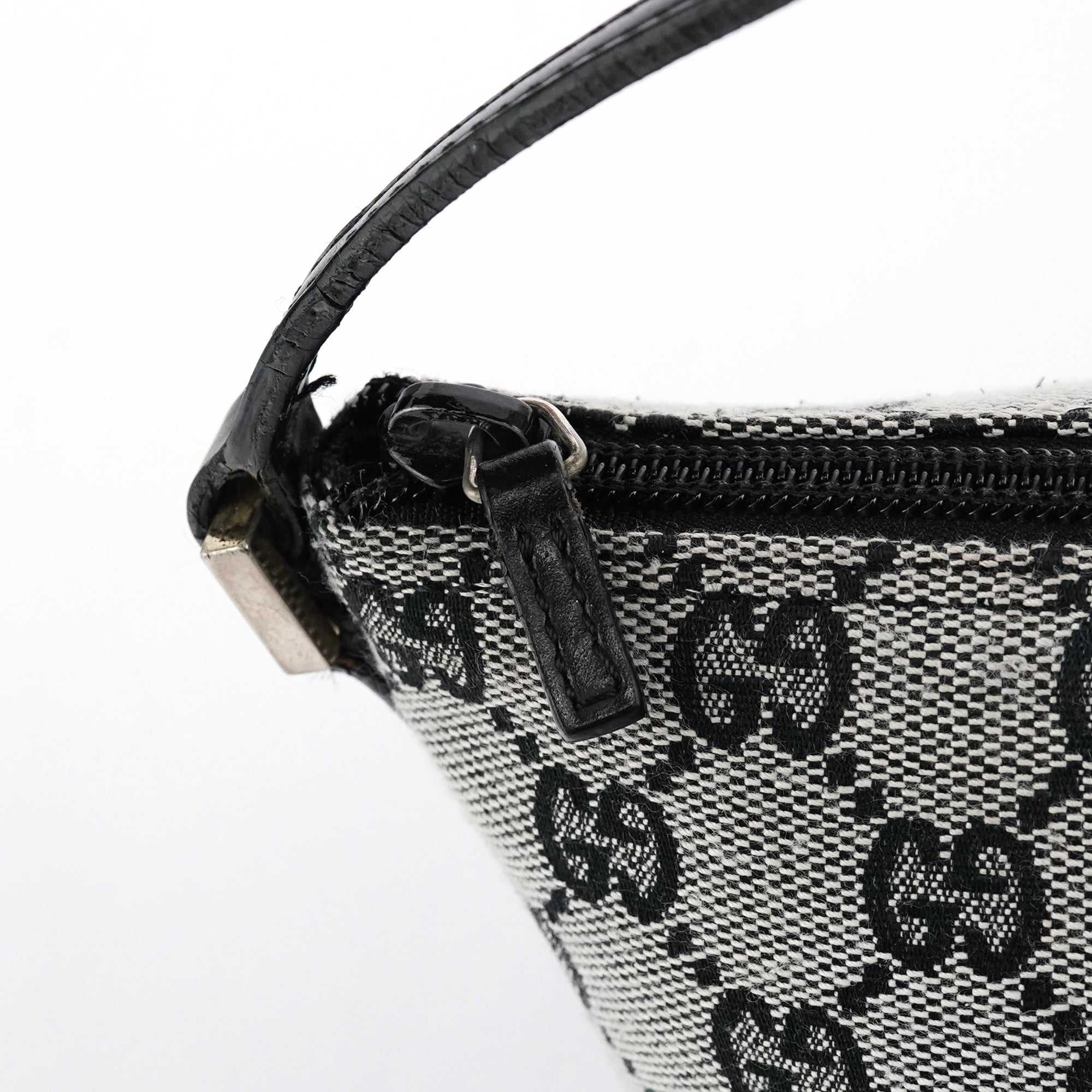 Gucci 039 1103 Grey Black GG Boat Pochette