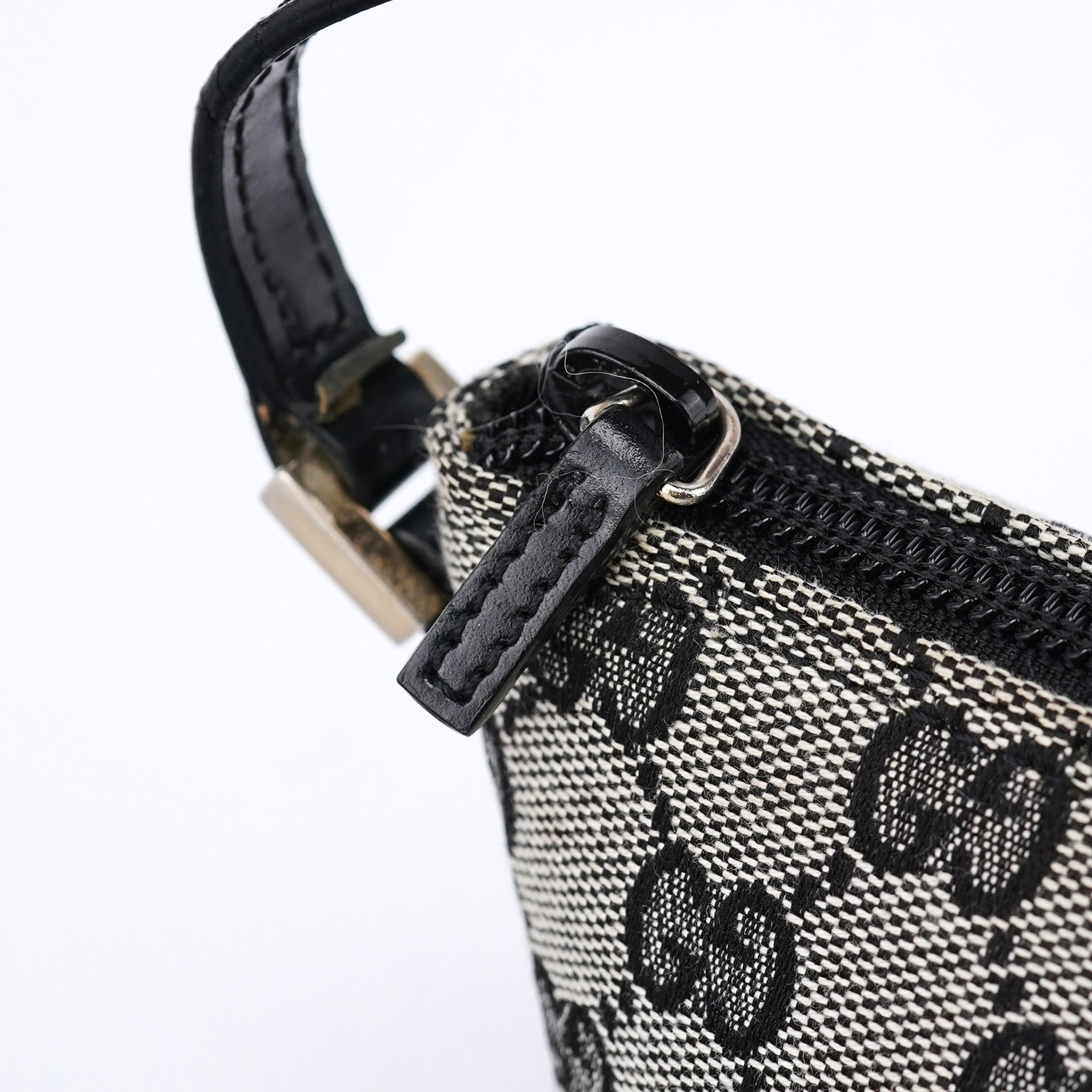 Gucci 039 1103 Grey GG Boat Pochette