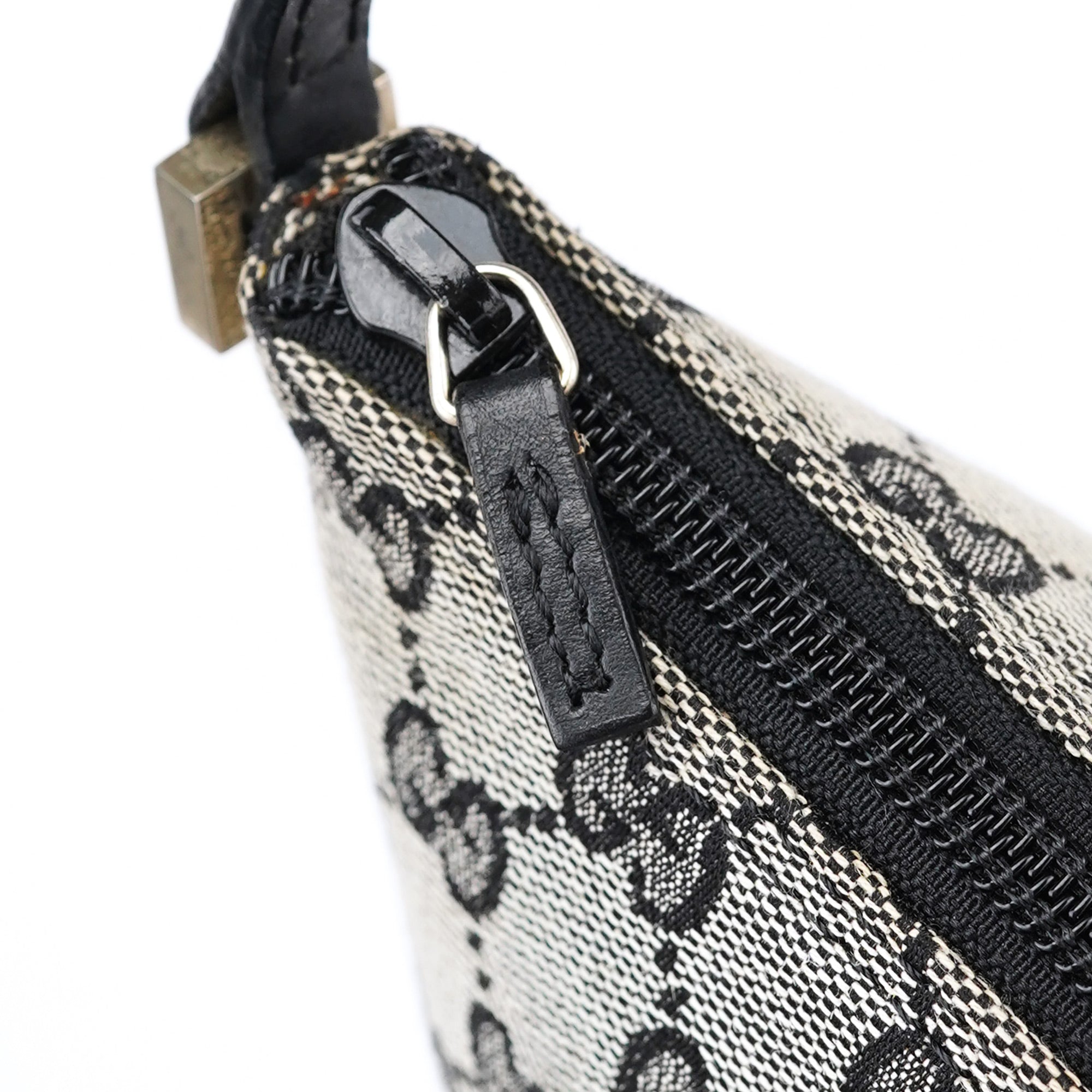 Gucci 039 1103 Grey GG Boat Pochette