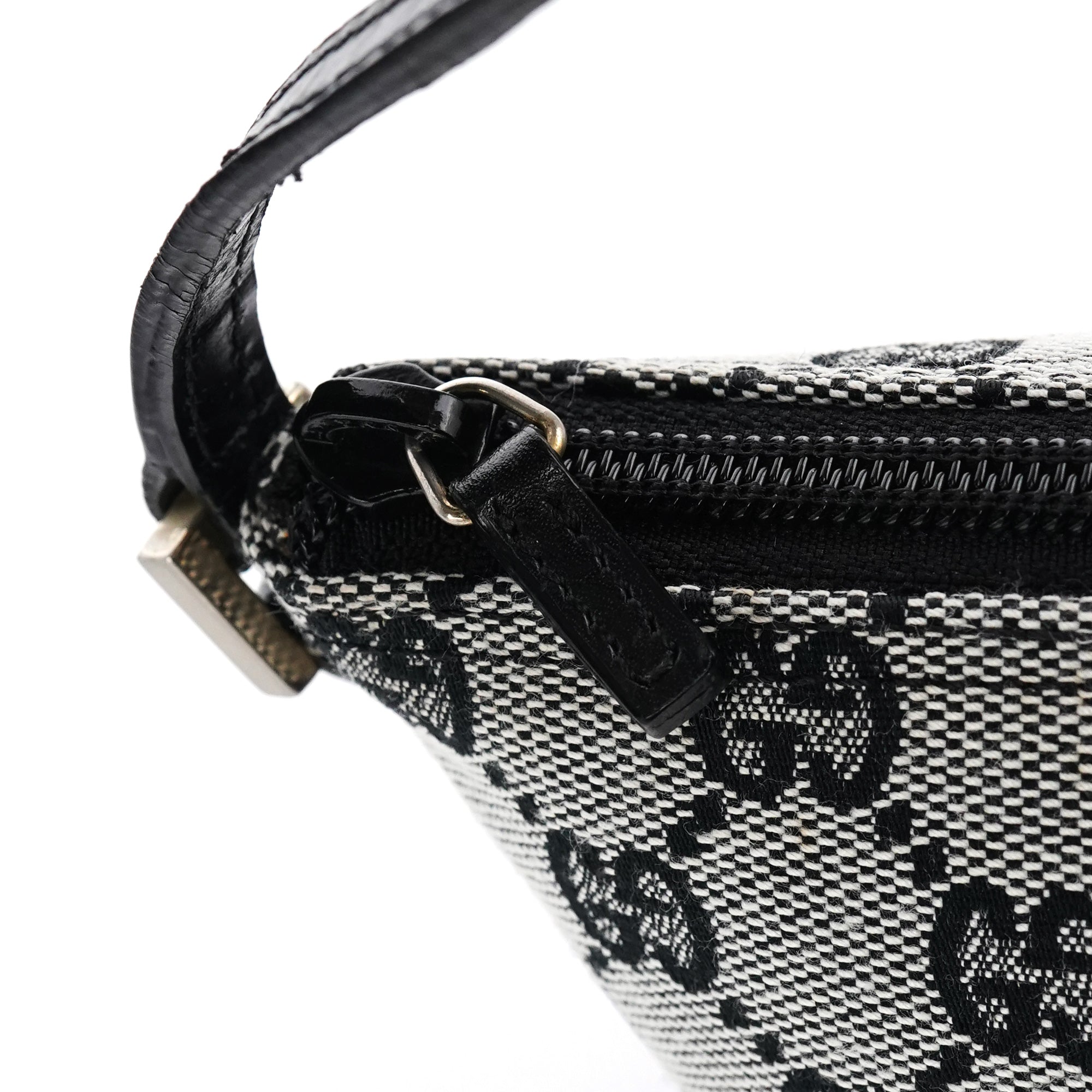 Gucci 039 1103 Grey GG Boat Pochette