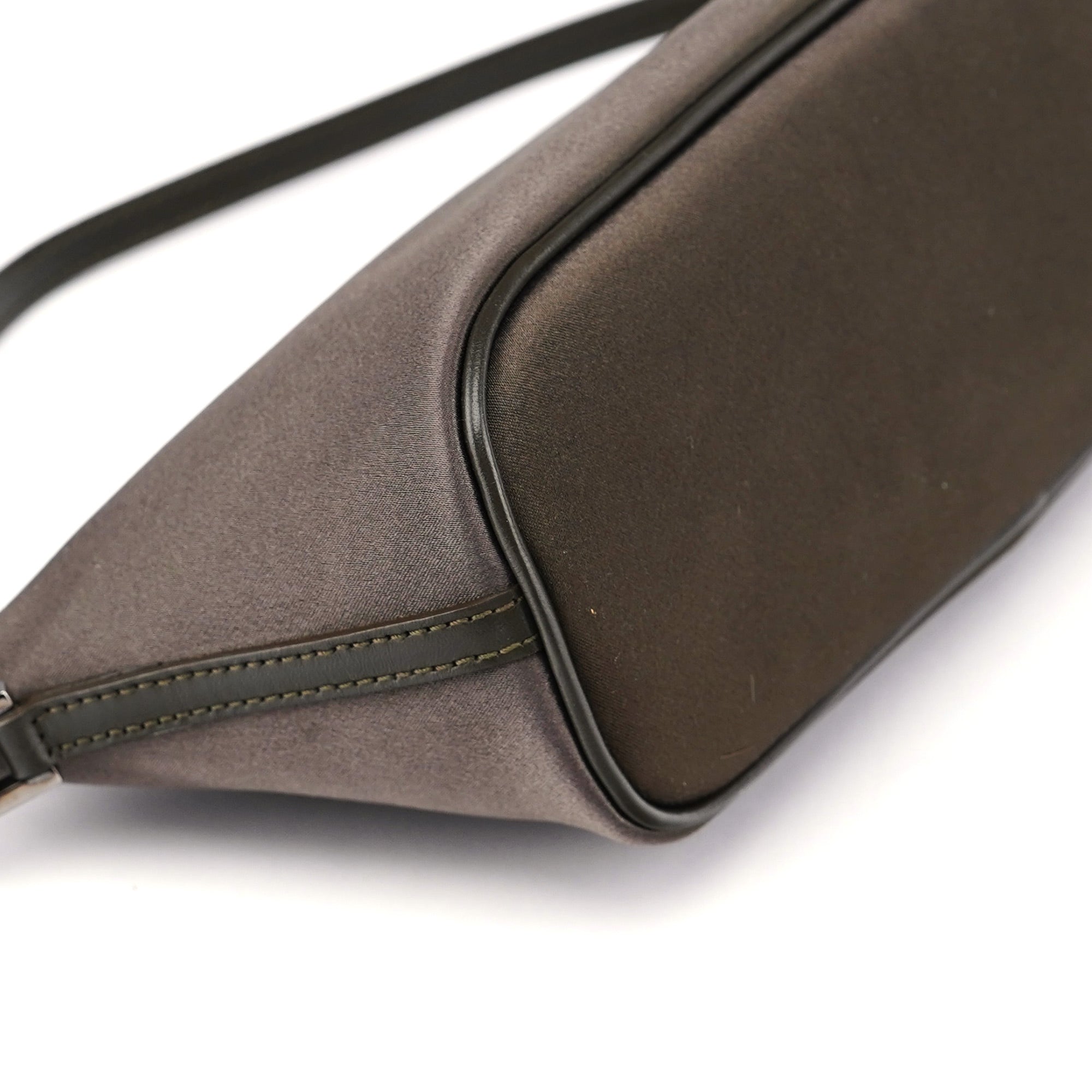 Gucci 039 1103 Boat Pochette en satin vert olive