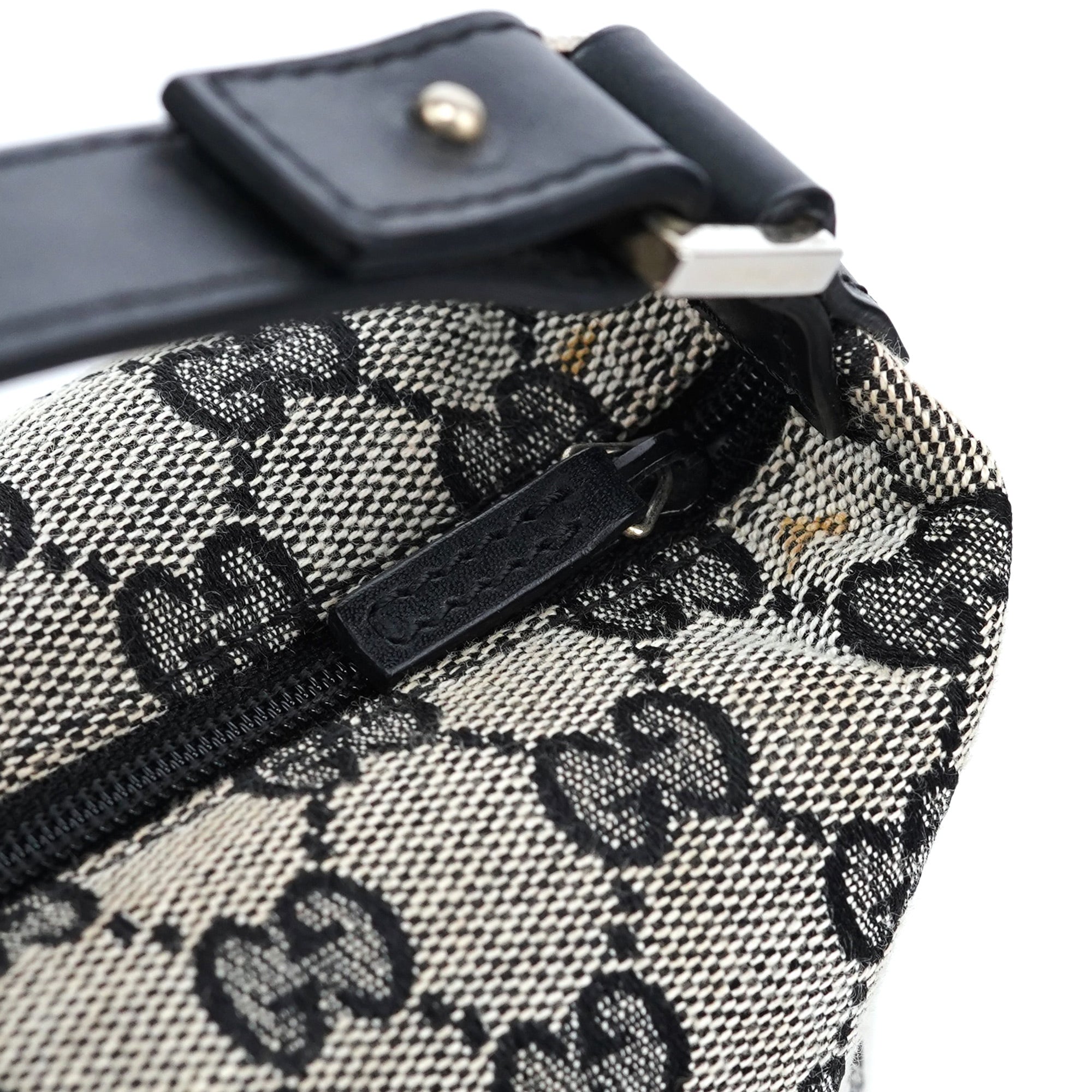 Gucci 039 1147 Handtasche aus grauem GG Canvas