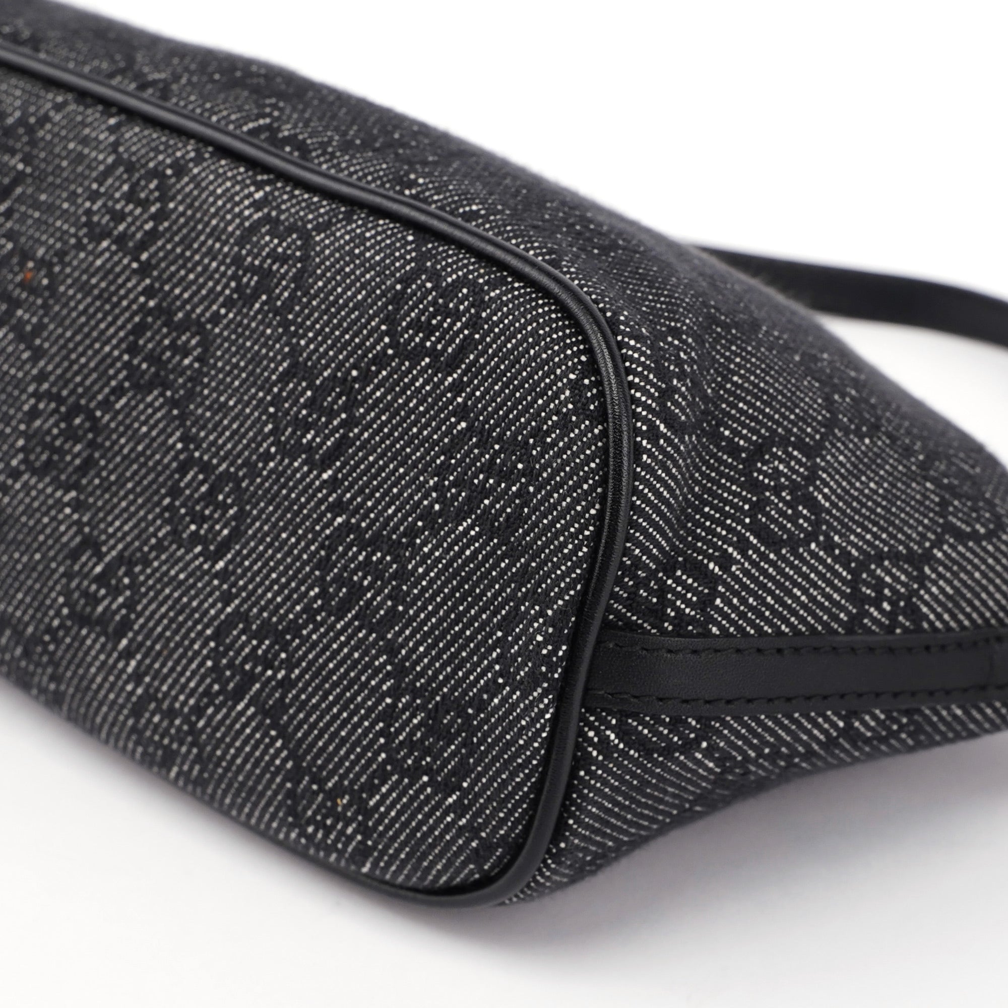 Gucci 07198 GG Boat Pochette en denim anthracite