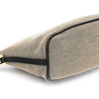 Gucci 07198 Beige Canvas Boat Pochette