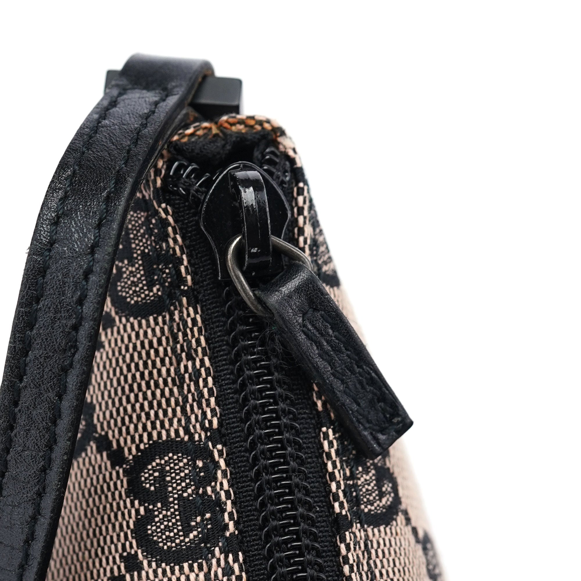 Gucci 07198 Beige Matte Black GG Boat Pochette