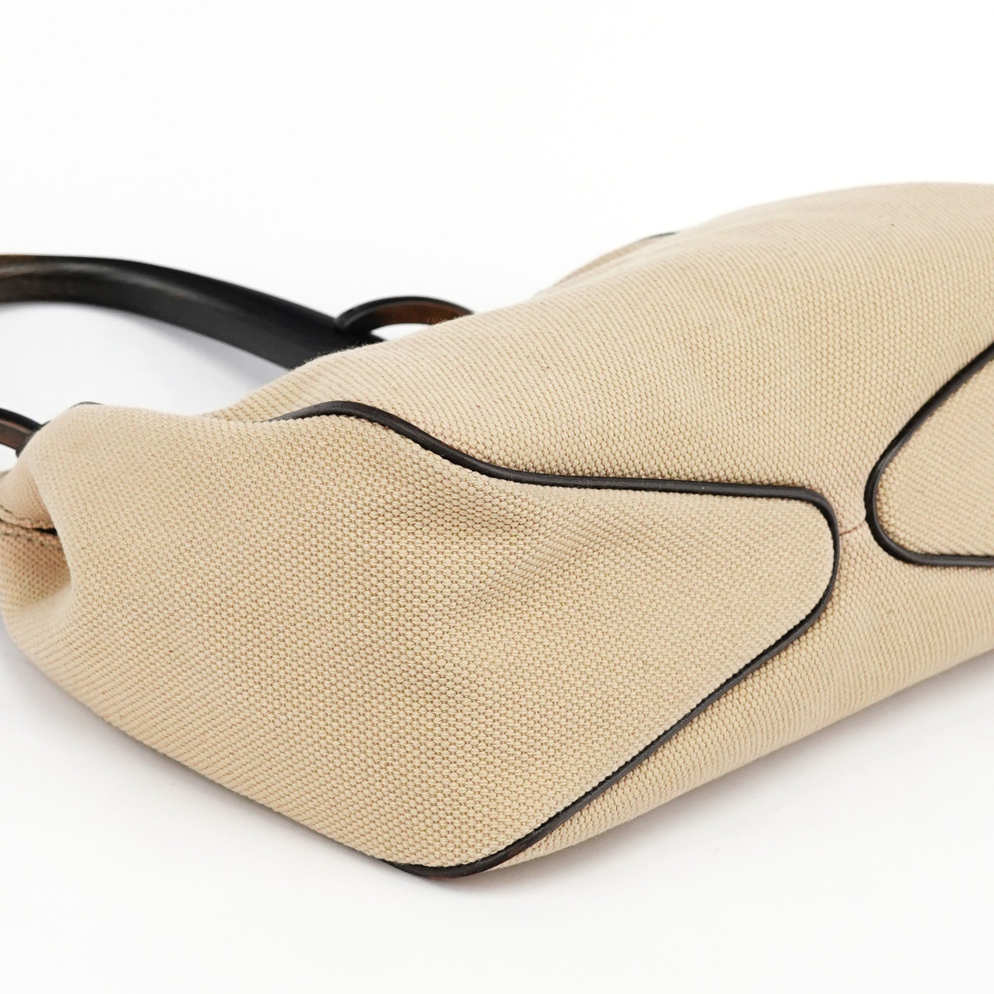 Gucci 106495 Sac porté épaule à anses en bois en toile beige