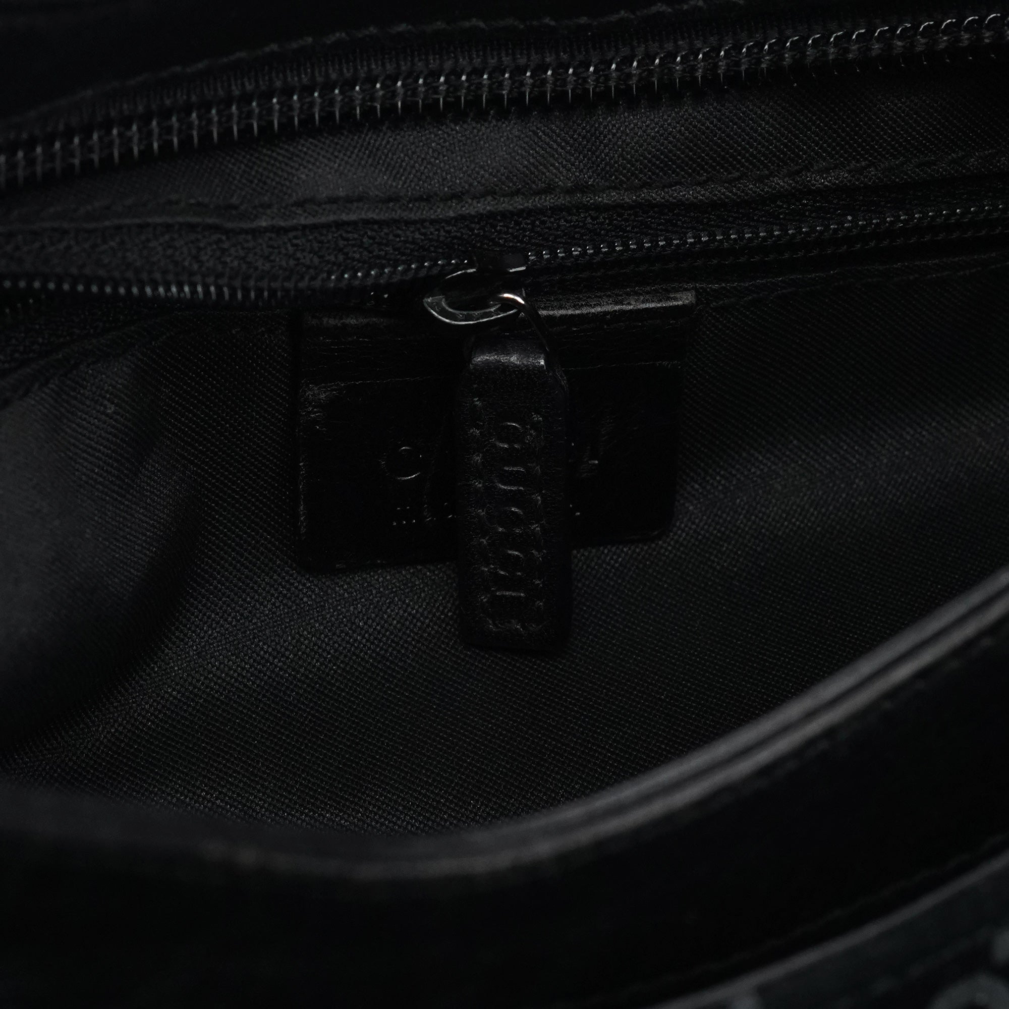 Gucci 1997 Sac porté épaule en daim GG noir