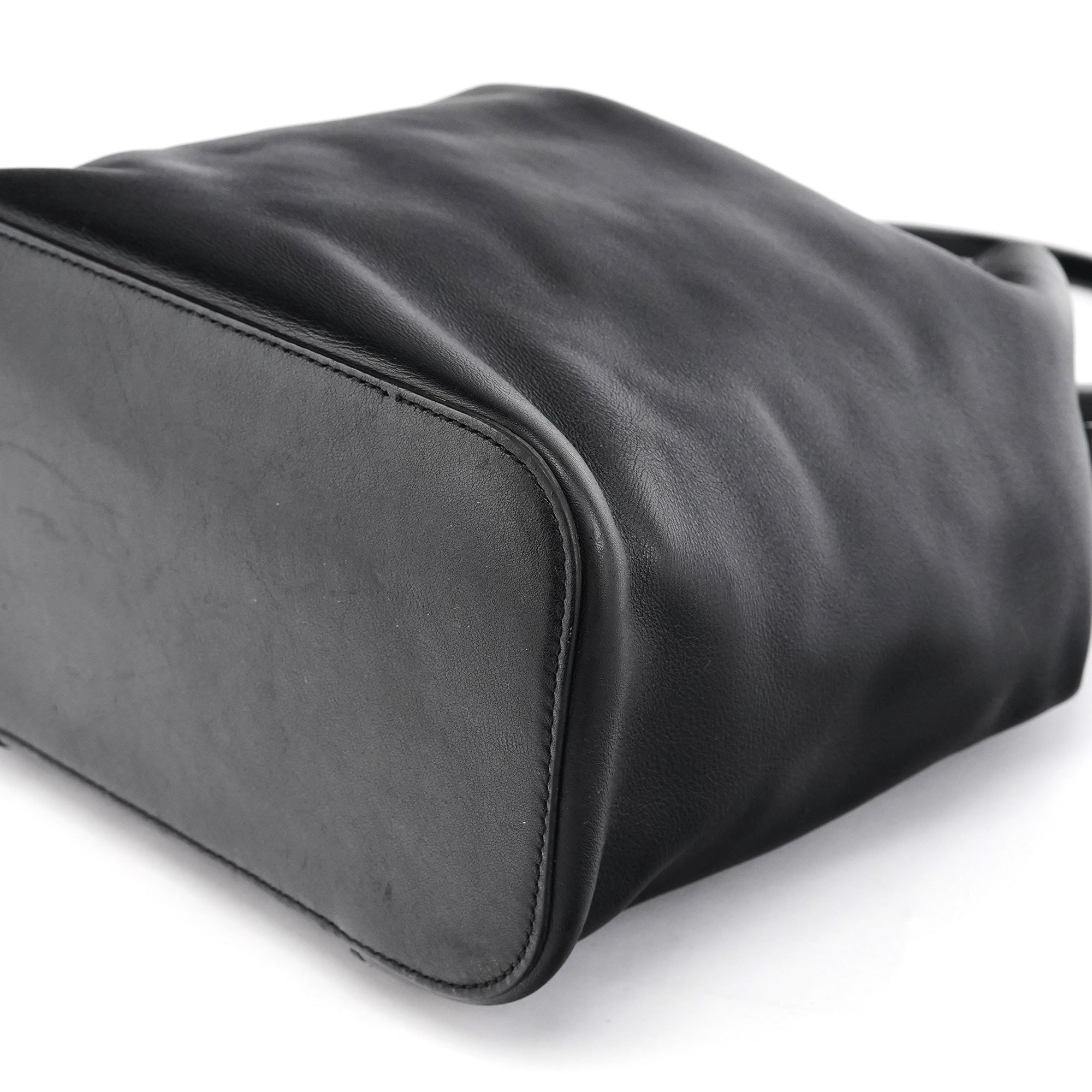 Gucci 1999 Sac porté épaule Loop en cuir de veau noir