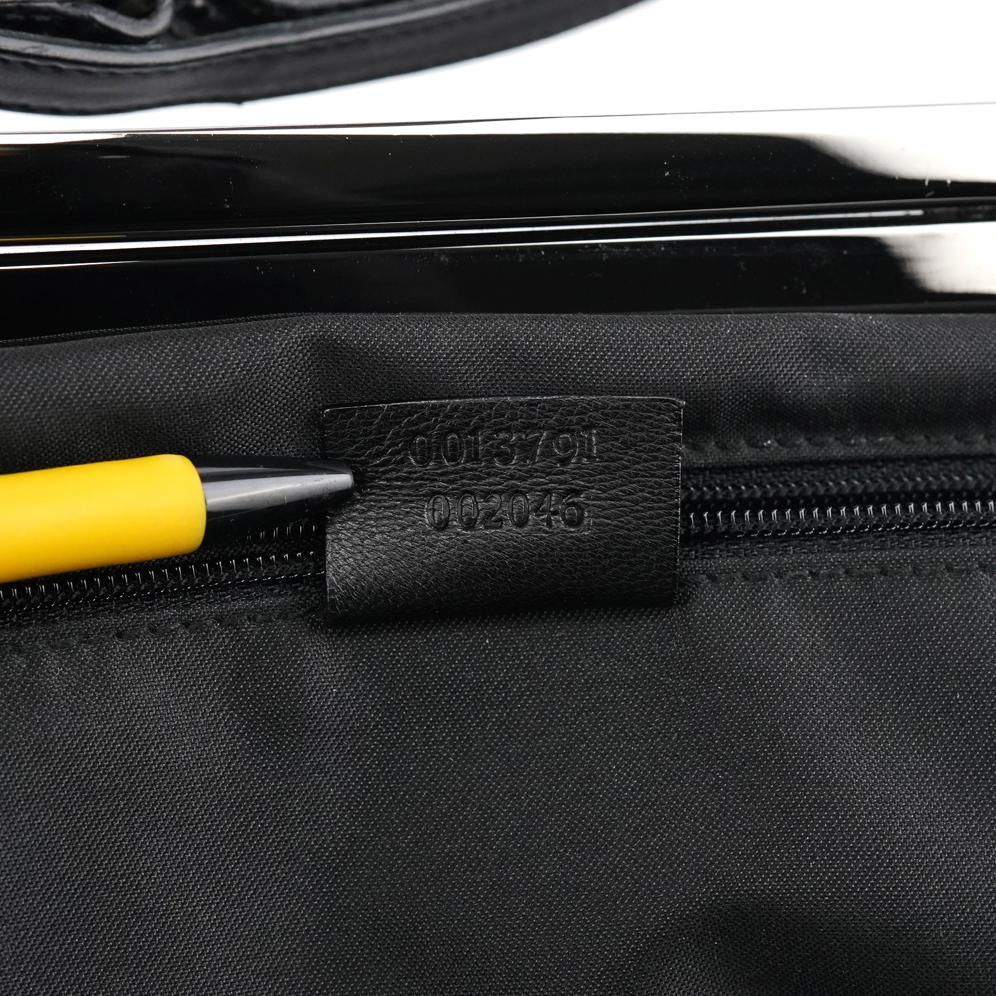 Gucci 2000 Pochette à porter à l'épaule en velours noir