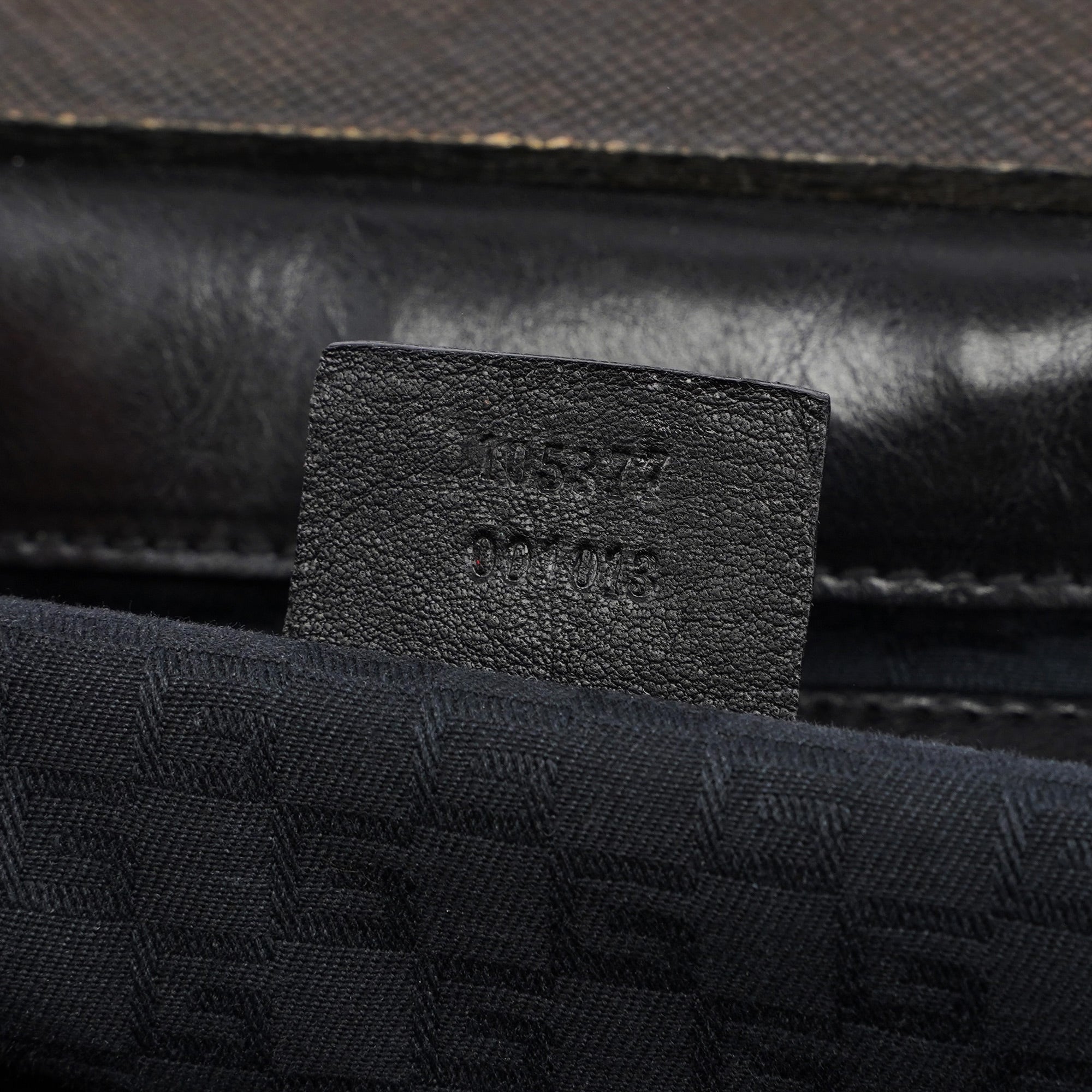 Gucci 2002 Sac défilé en cuir noir à poignées en bois