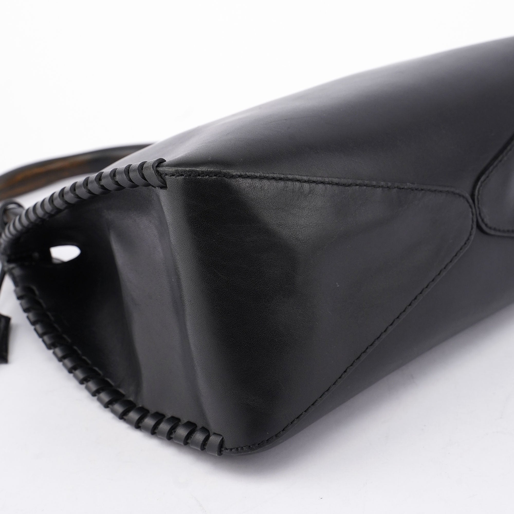 Gucci 2002 Vitello Schultertasche mit Holzhenkel aus schwarzem Kalbsleder