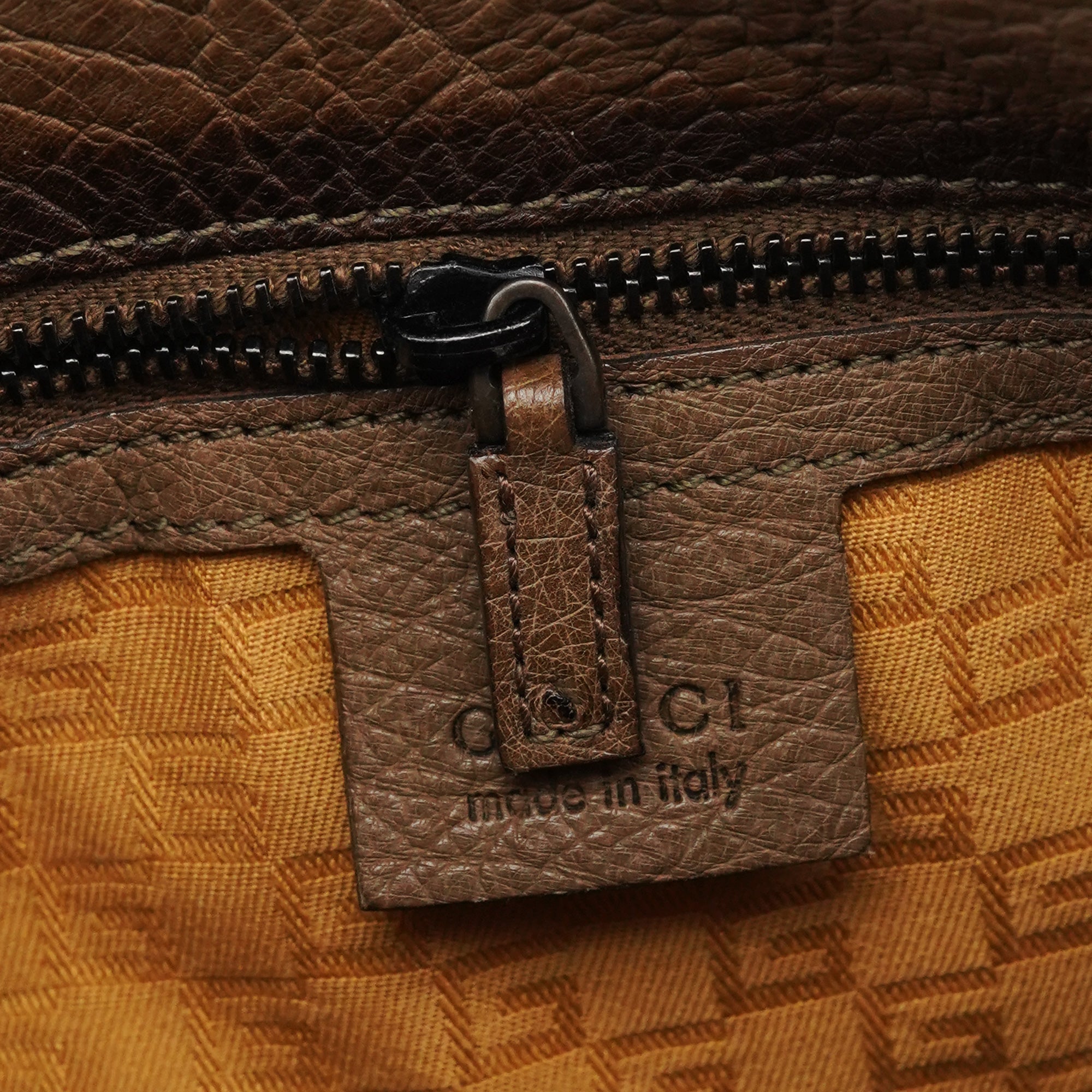 Gucci 2003 Sac porté épaule en cuir d'autruche marron