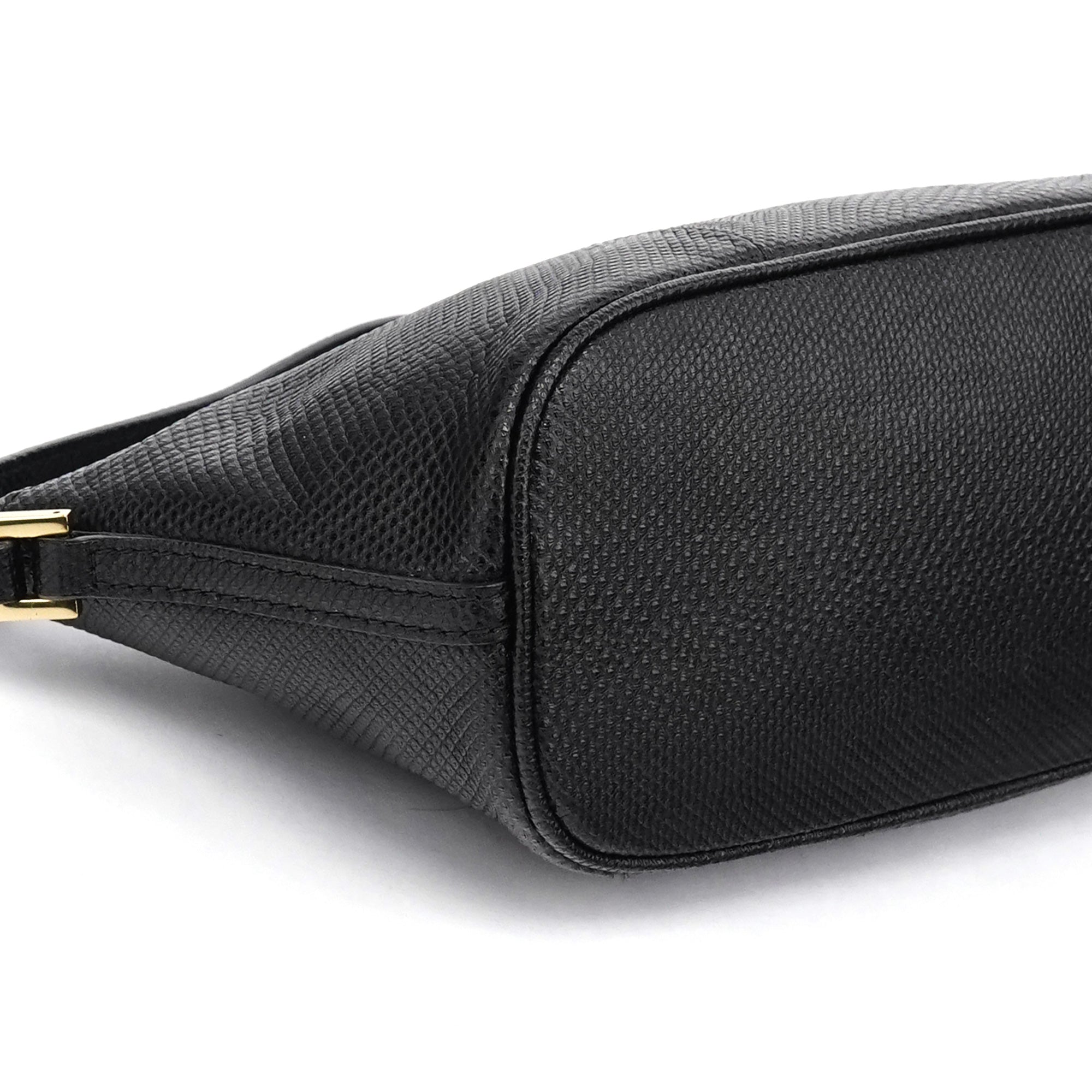 Gucci 250001 Black Lizard Embossed Boat Pochette