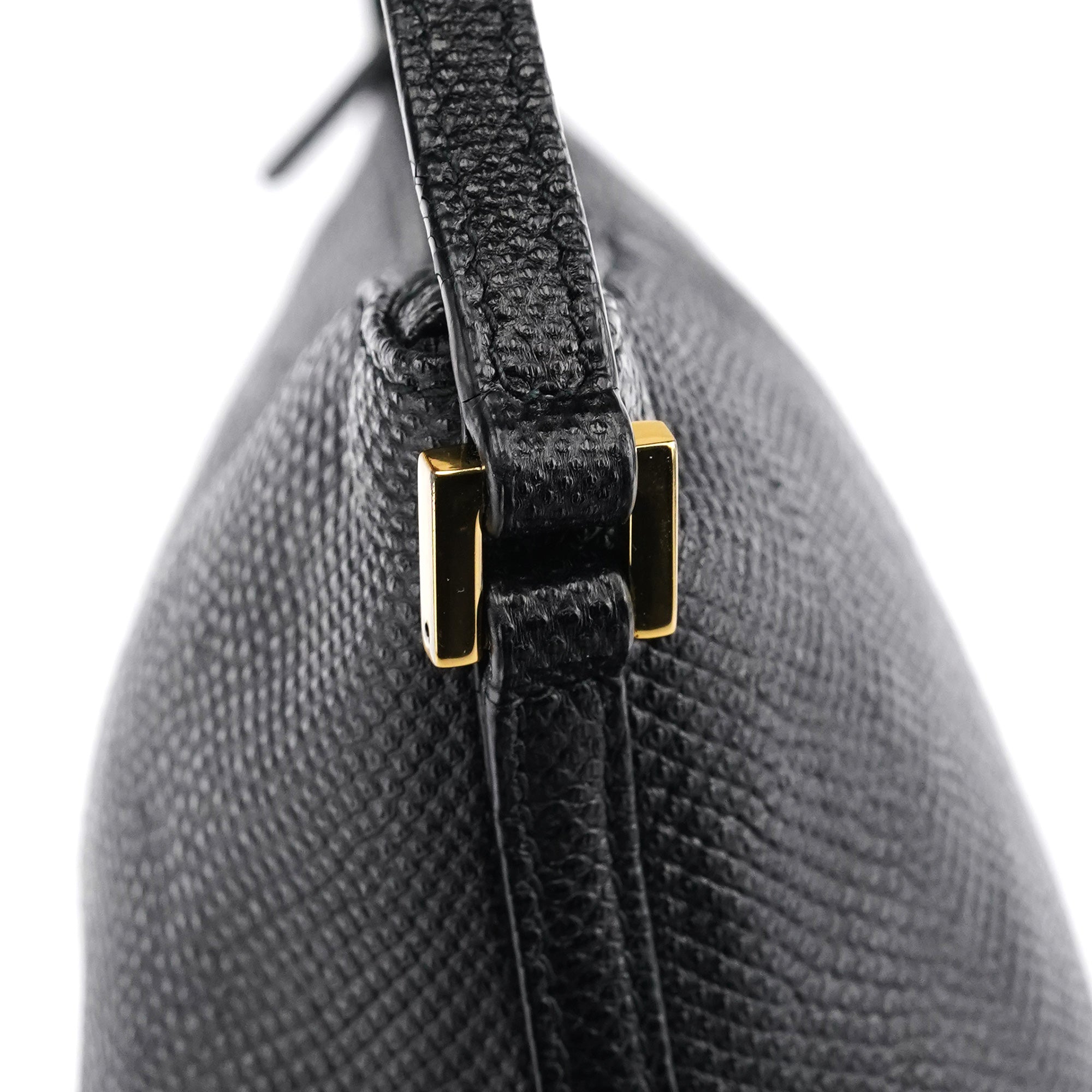 Gucci 250001 Black Lizard Embossed Boat Pochette