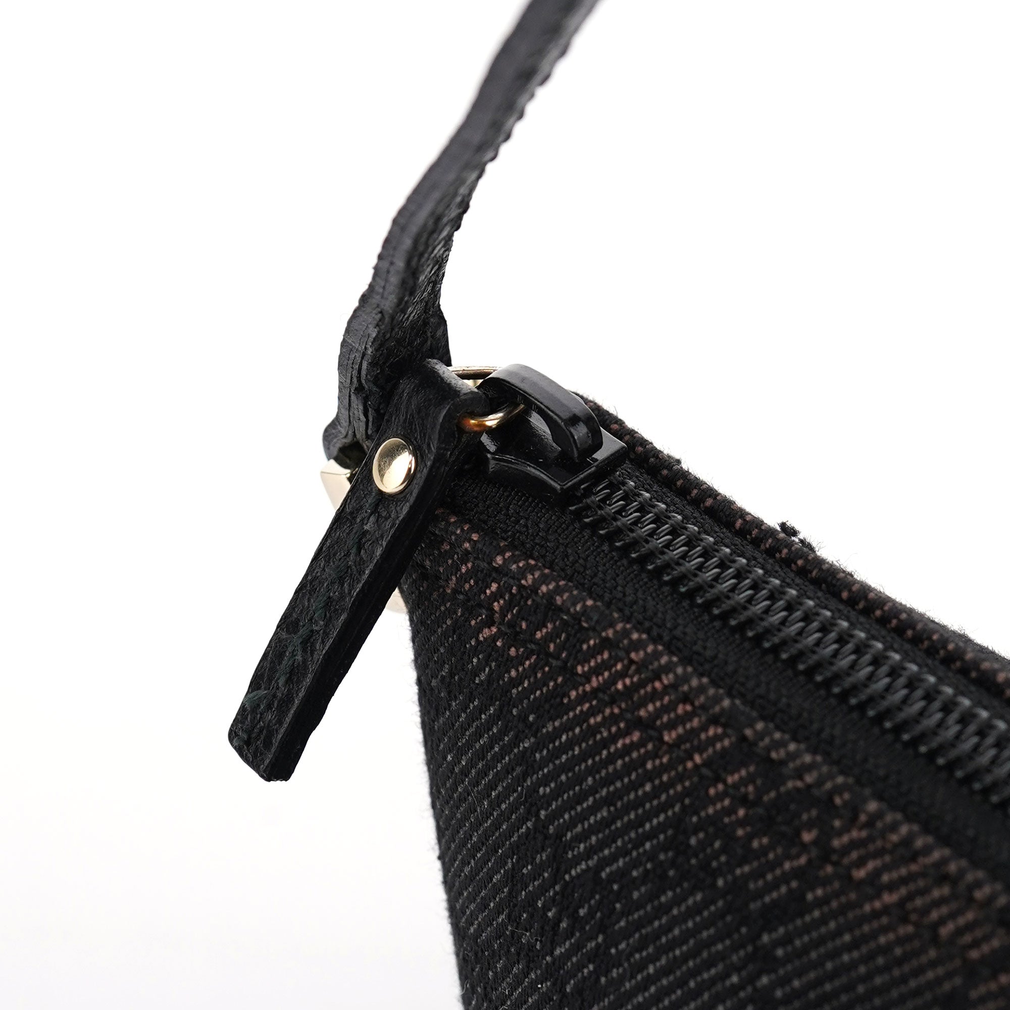 Gucci 257300 GG Boat Pochette en denim GG anthracite