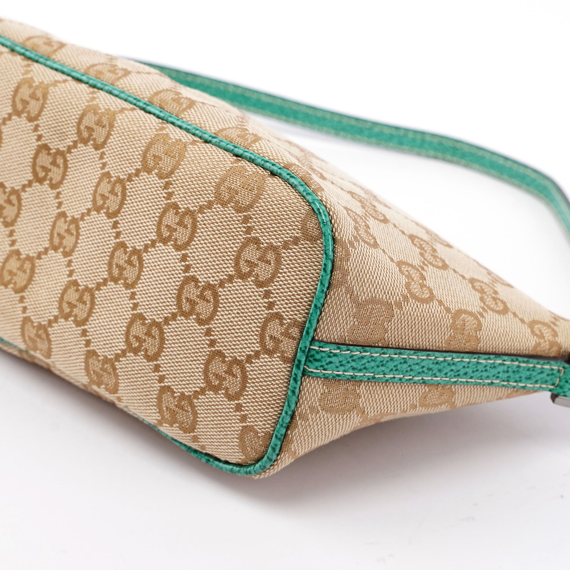 Gucci 5396. Gucci Beige Turquoise Boat Pochette