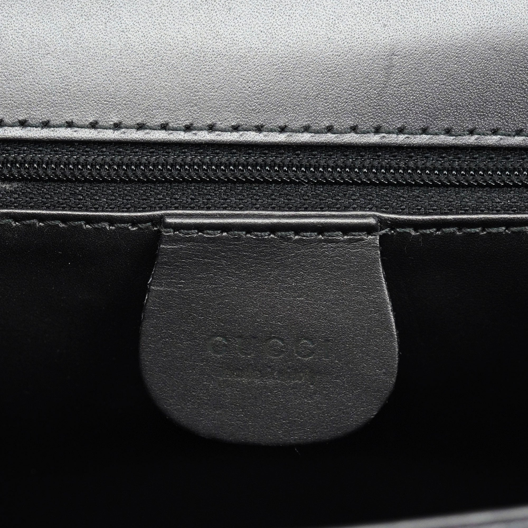 Gucci Sac porté épaule à rabat en cuir de veau anthracite