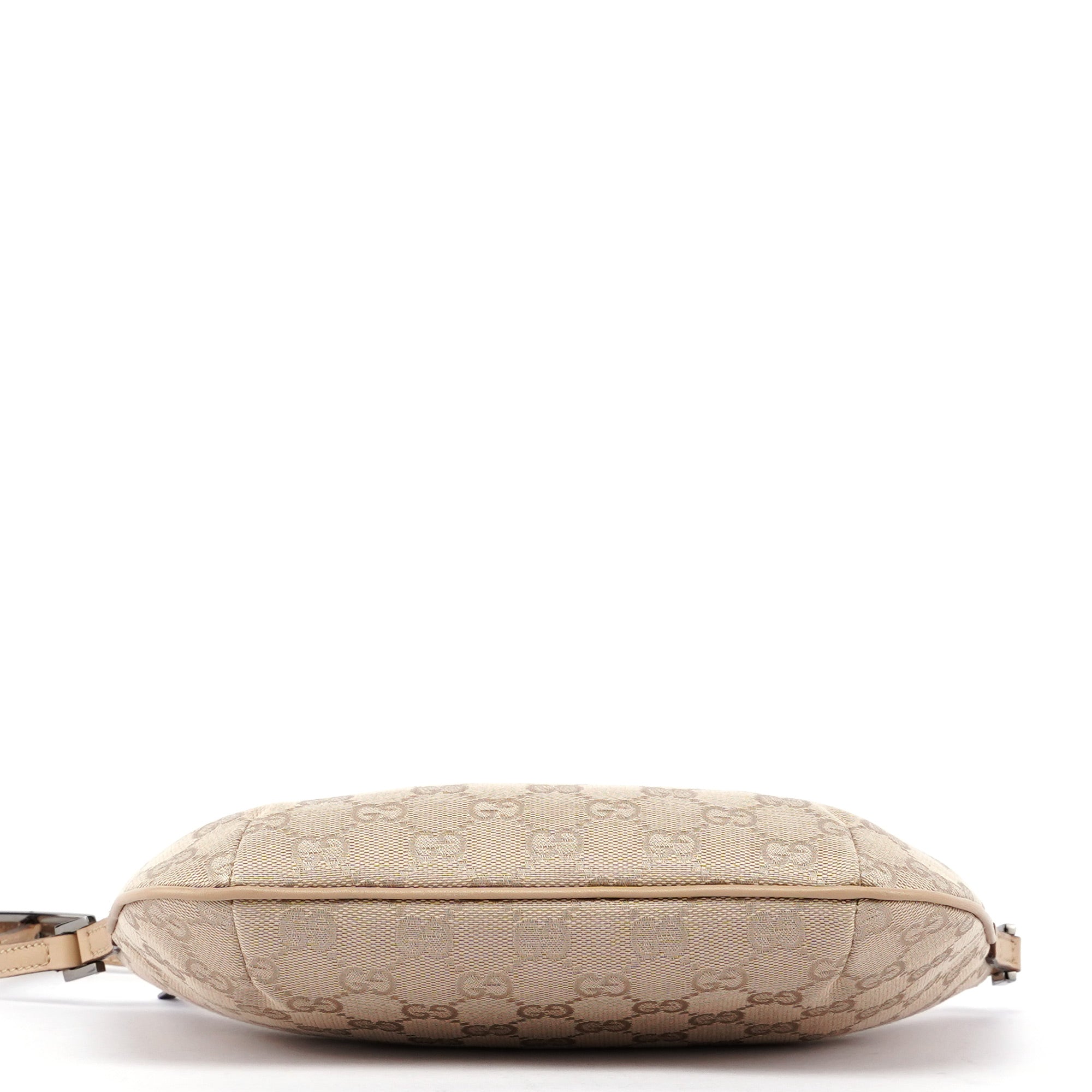 Gucci Schultertasche aus GG Canvas in Beige