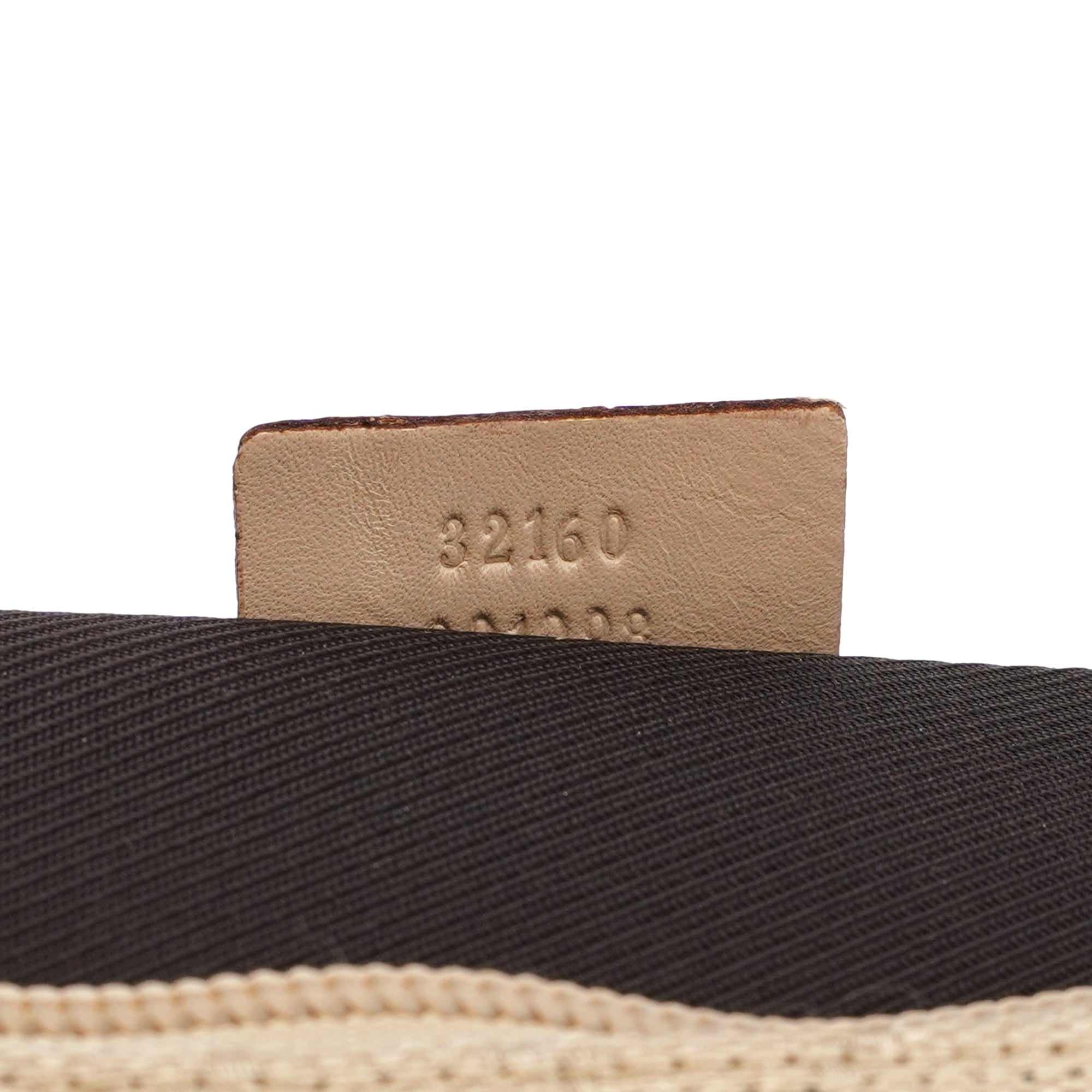 Gucci Schultertasche aus GG Canvas in Beige