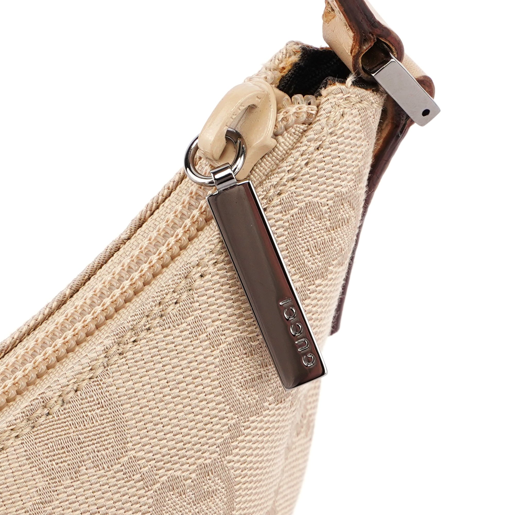 Gucci Schultertasche aus GG Canvas in Beige