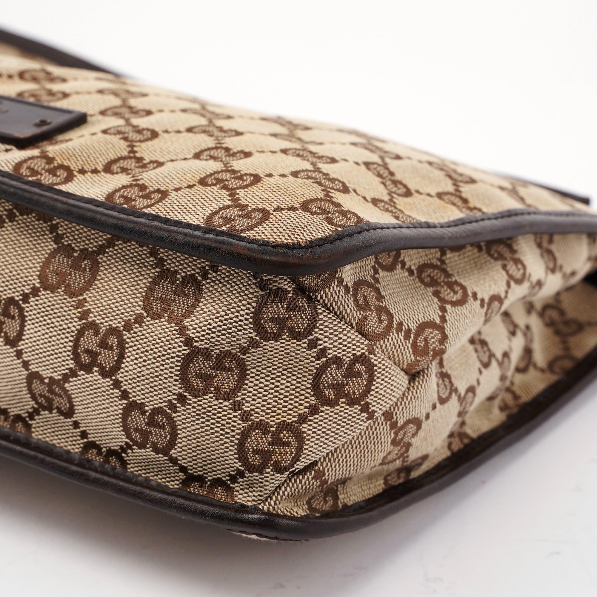 Gucci Schultertasche aus beigem GG Canvas