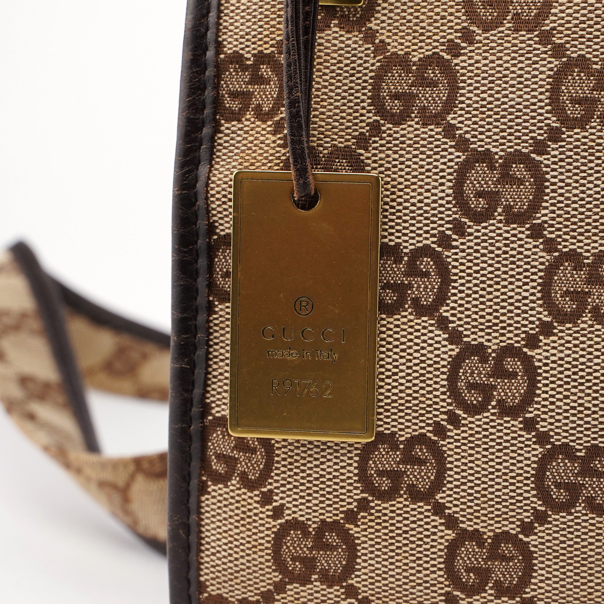 Gucci Schultertasche aus beigem GG Canvas