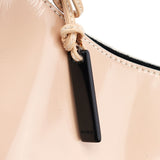 Gucci Schultertasche mit Kette aus Lackleder in Beige