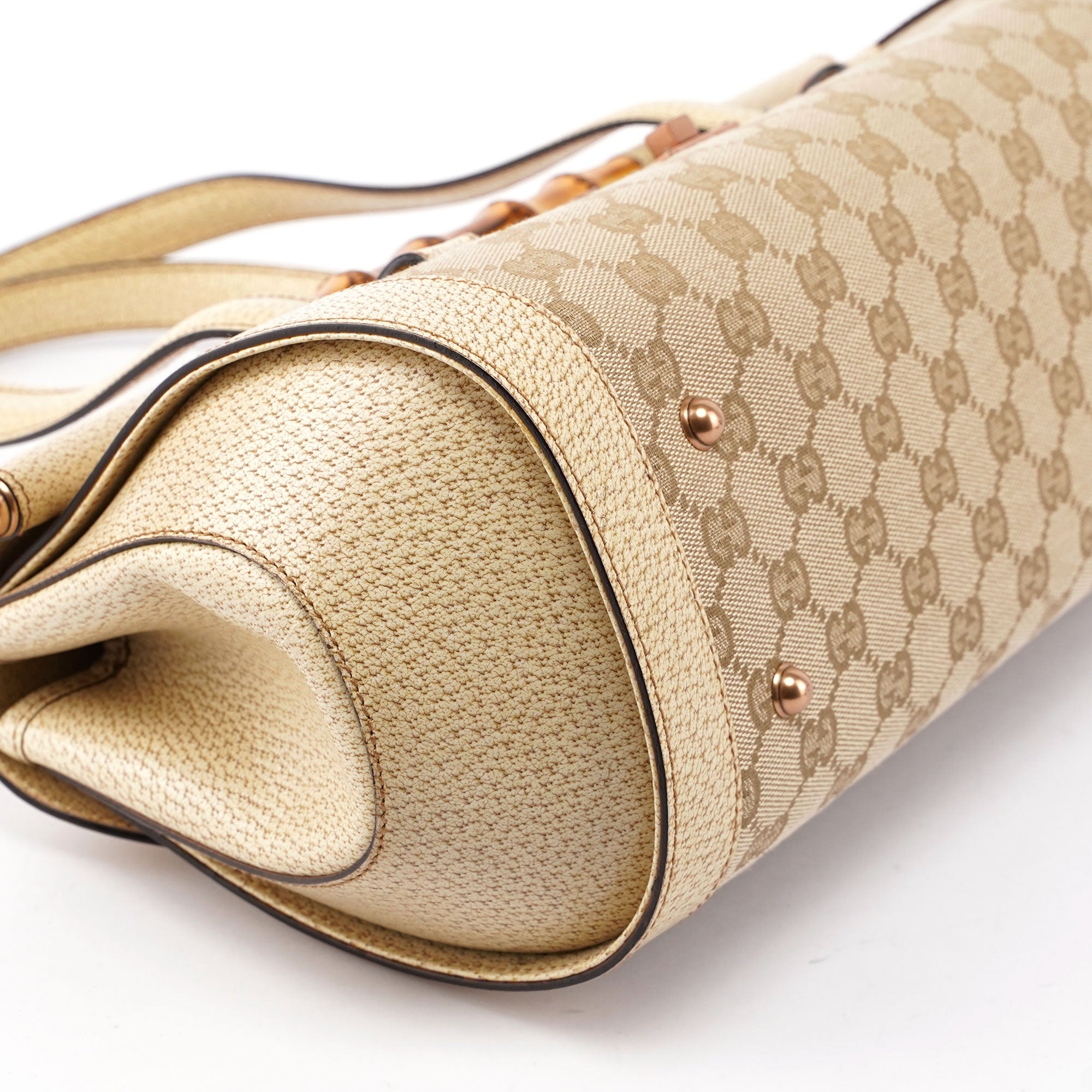 Gucci 111713 002058 Sac à main Bamboo en toile GG beige et blanc