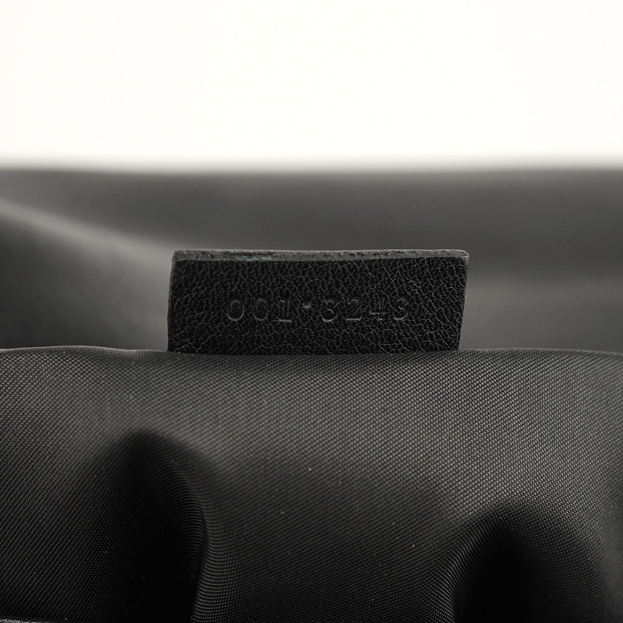 Gucci Bamboo Schultertasche mit Überschlag aus schwarzem Kalbsleder