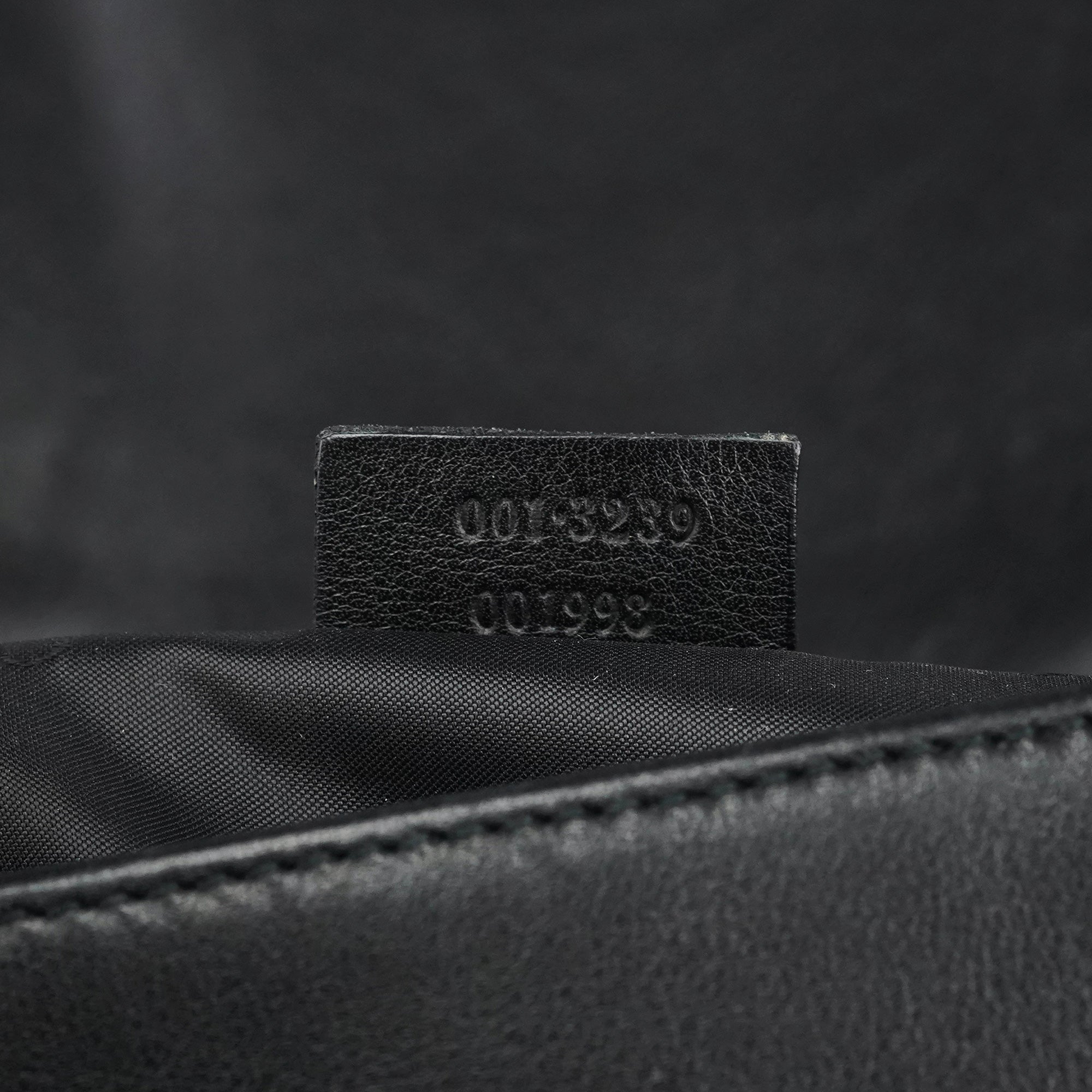 Gucci Sac porté épaule Bamboo à rabat en cuir de veau noir