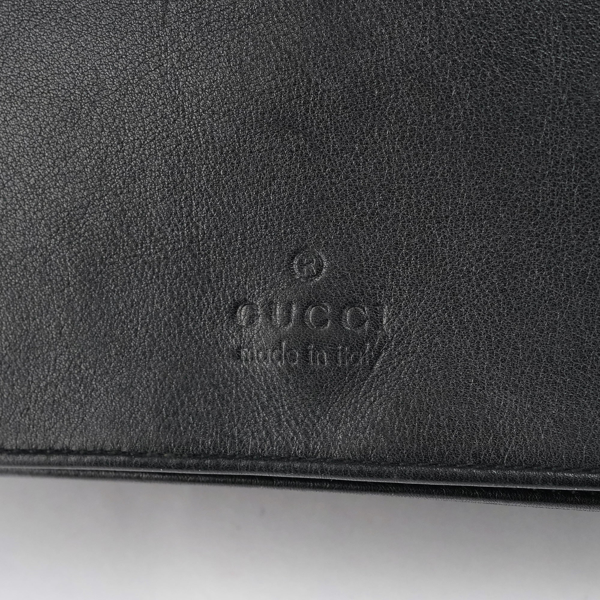 Gucci Sac porté épaule Bamboo à rabat en cuir de veau noir