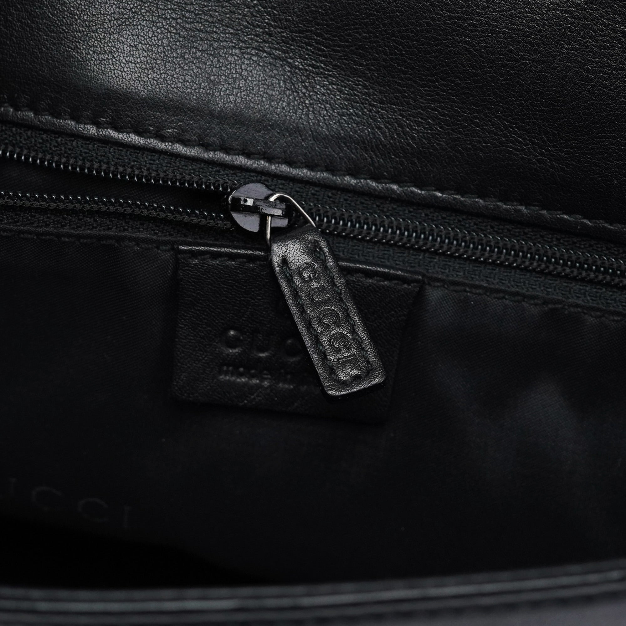 Gucci Bamboo Schultertasche mit Überschlag aus schwarzem Kalbsleder