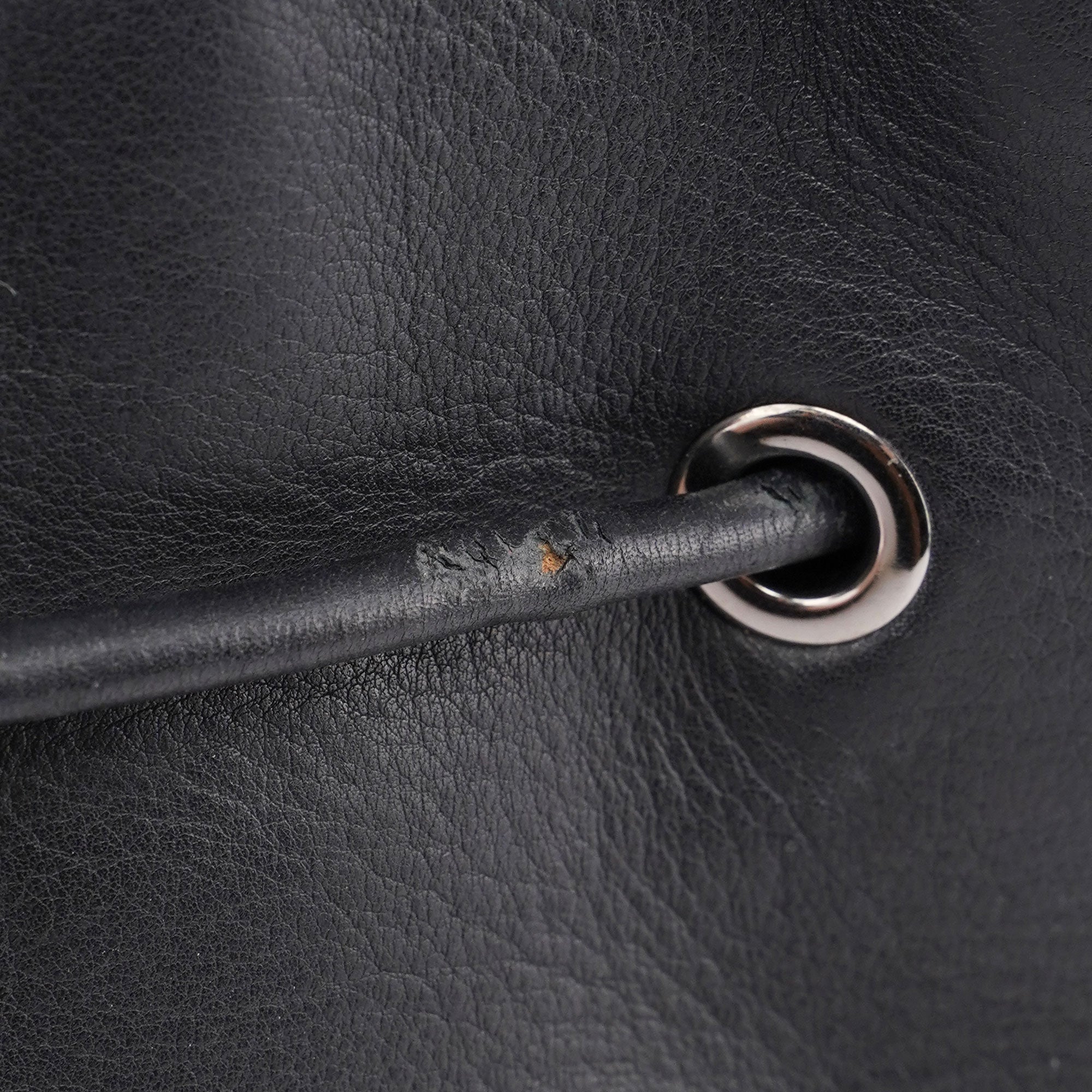 Gucci Sac porté épaule à lien coulissant en cuir de veau noir