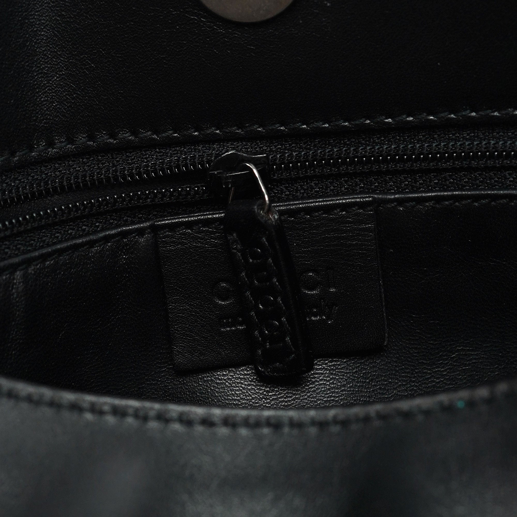 Gucci Sac hobo en cuir de veau noir