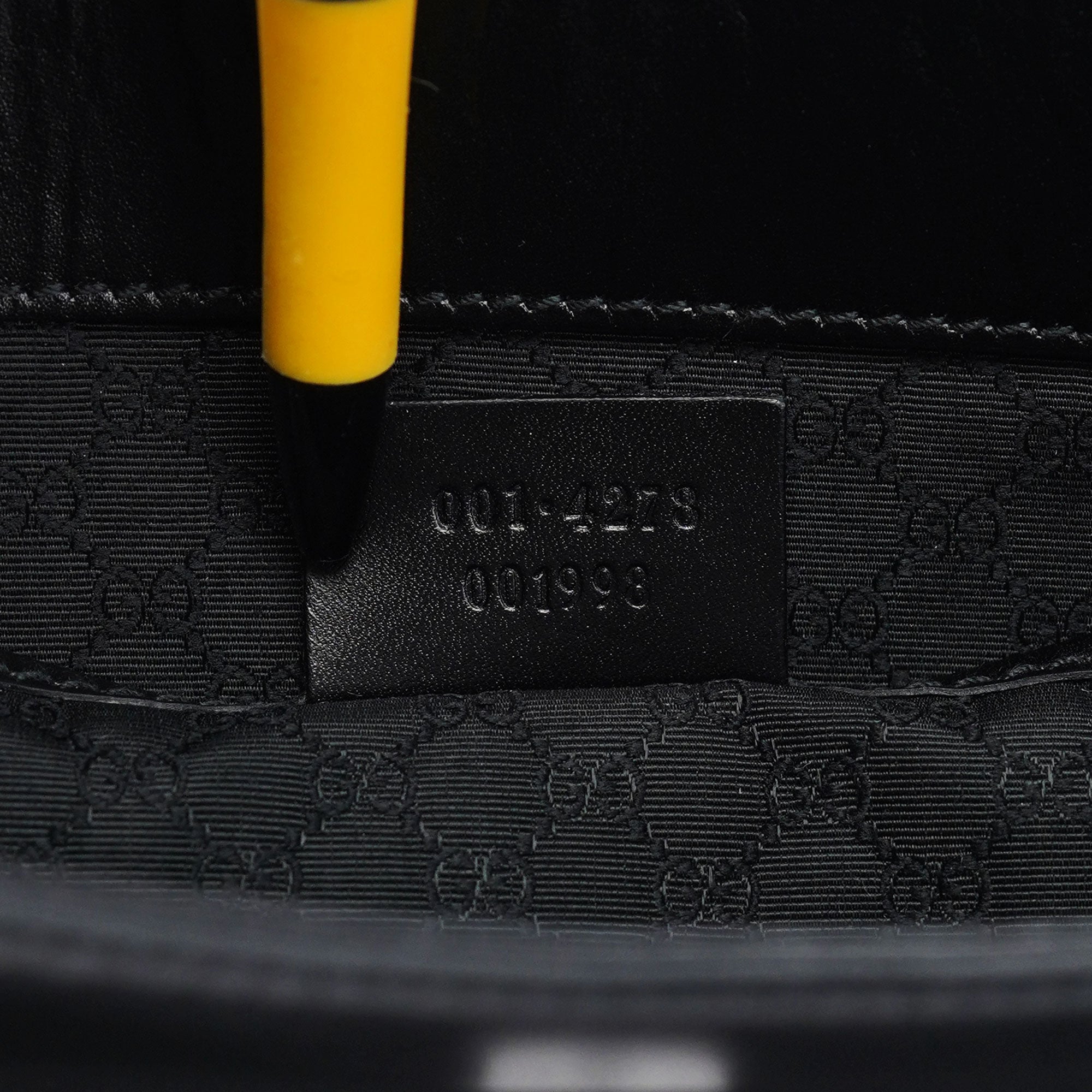 Gucci Sac hobo en cuir de veau noir