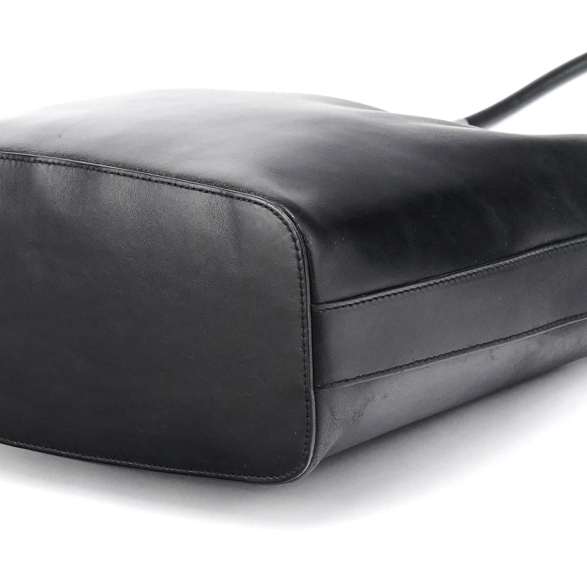 Gucci Schultertasche aus schwarzem Kalbsleder