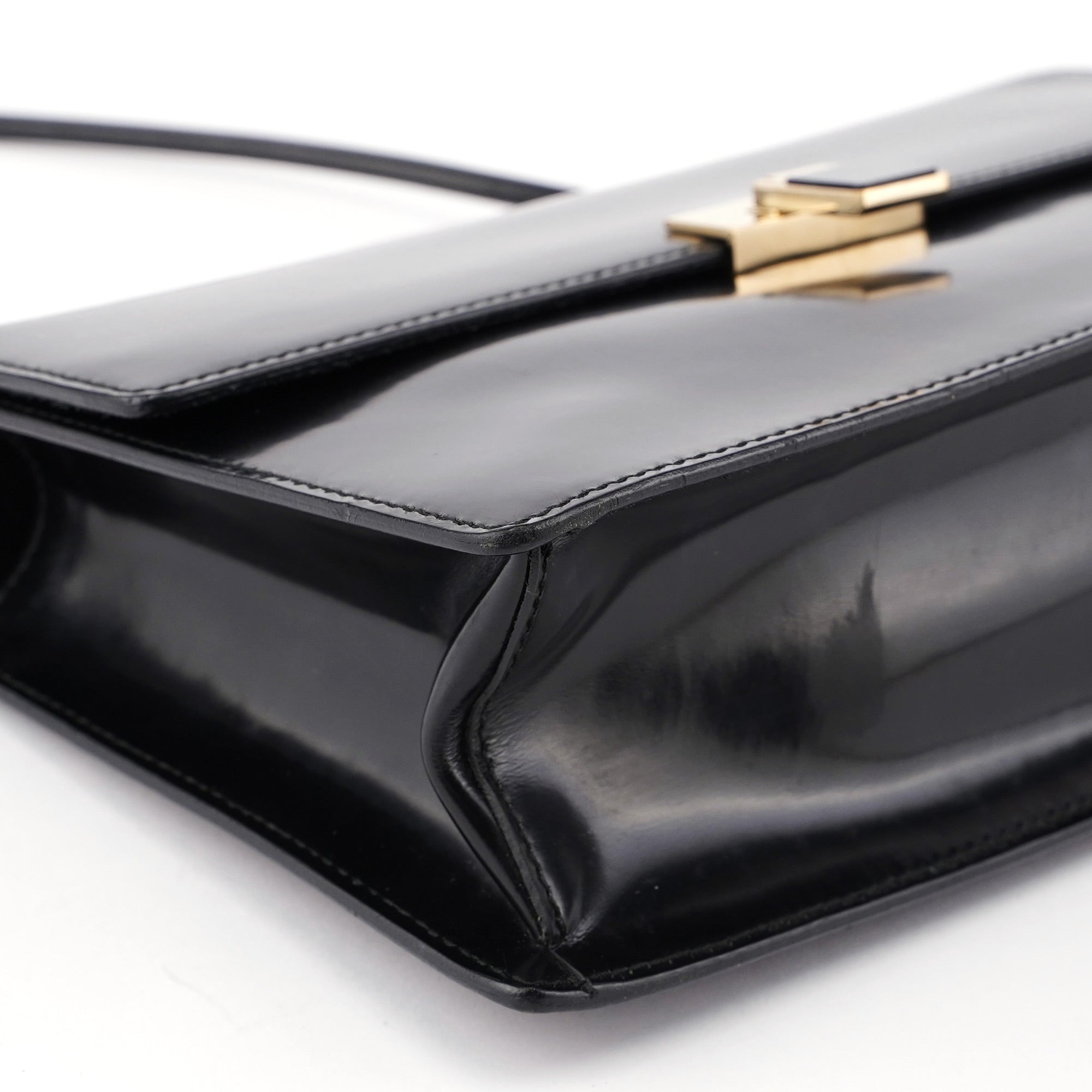 Gucci Schultertasche aus schwarzem Kalbsleder
