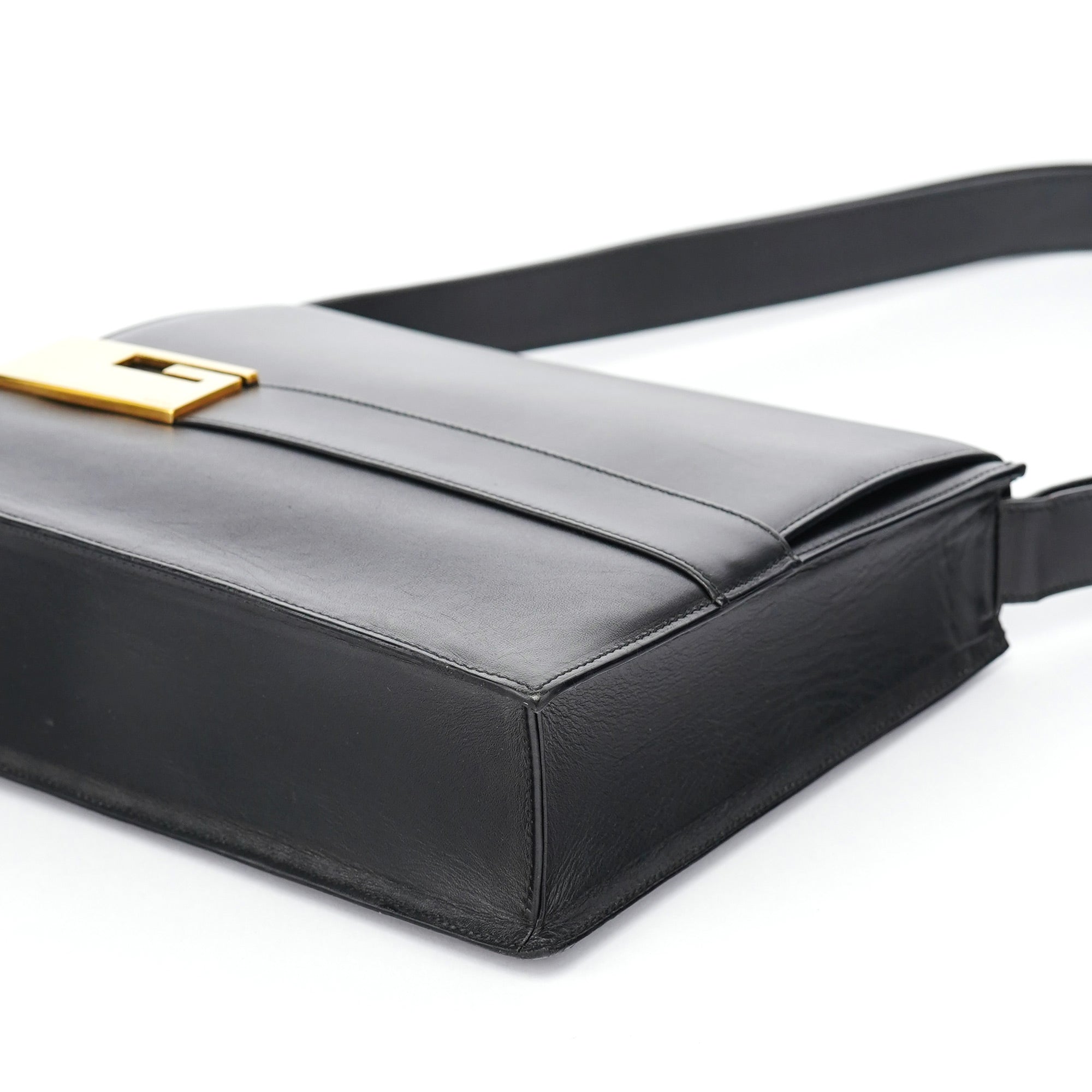 Gucci Square G Schultertasche aus schwarzem Kalbsleder