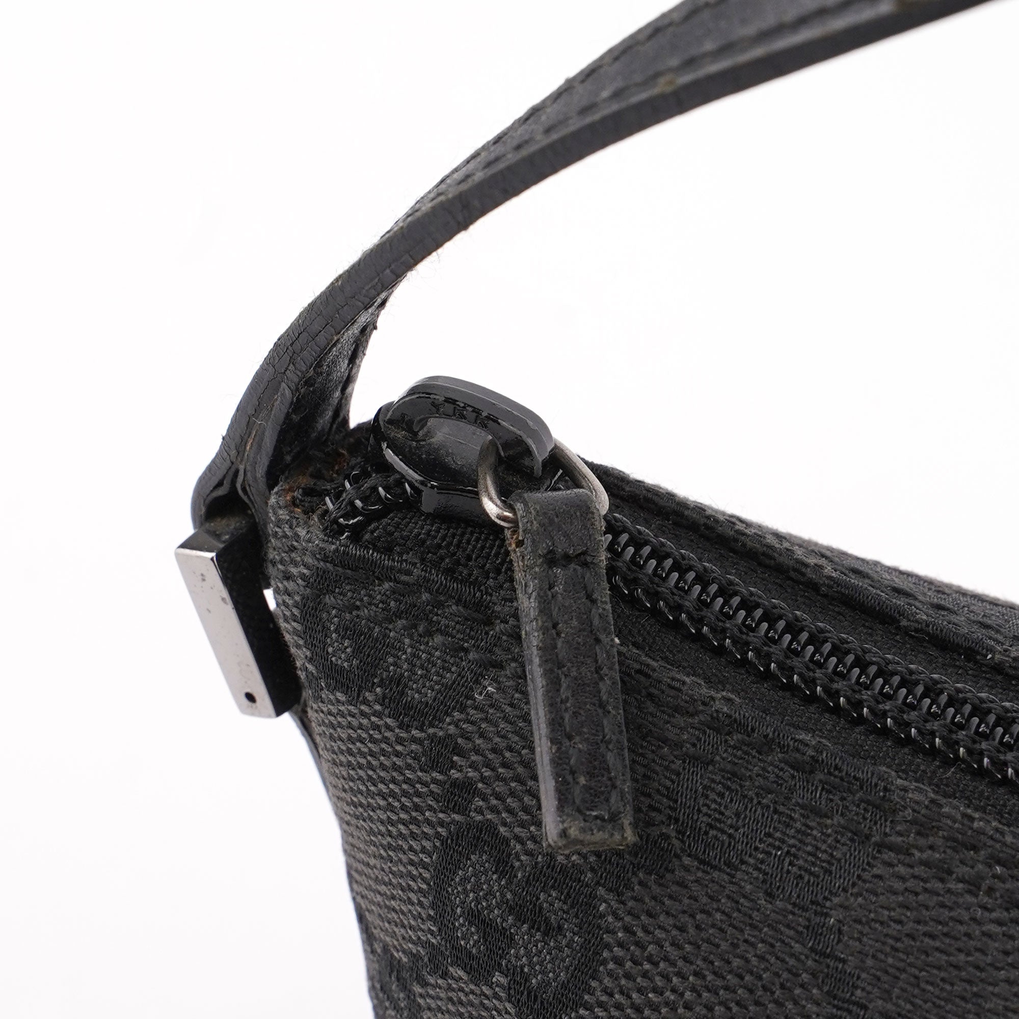 Gucci GG Boat Pochette aus schwarzem GG Canvas