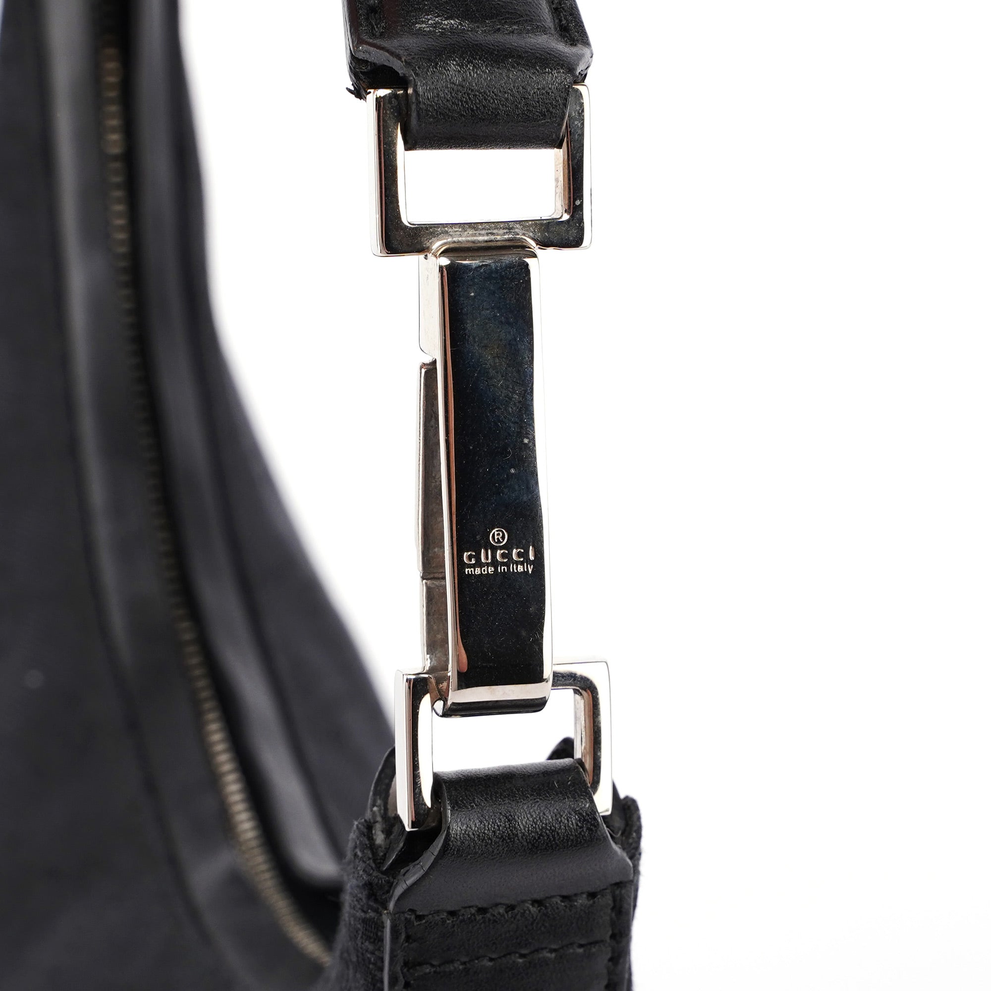 Gucci Schultertasche aus schwarzem GG Canvas
