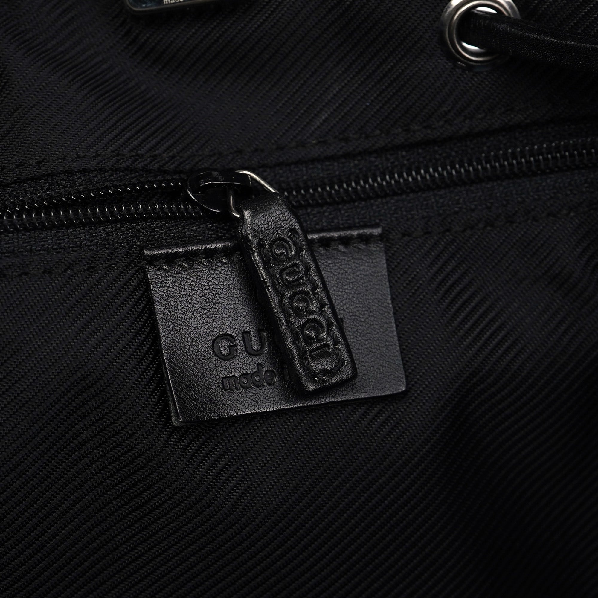 Gucci Sac cabas à lien coulissant en toile GG noire